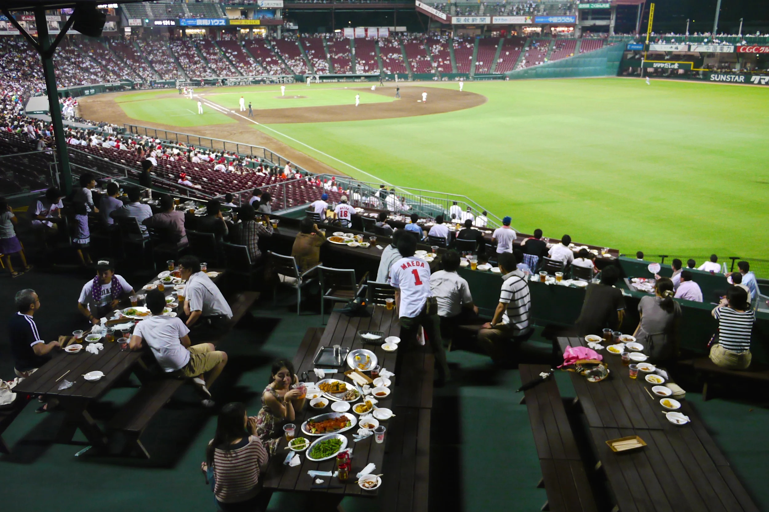 哇哈哈「走進球場不看球賽」