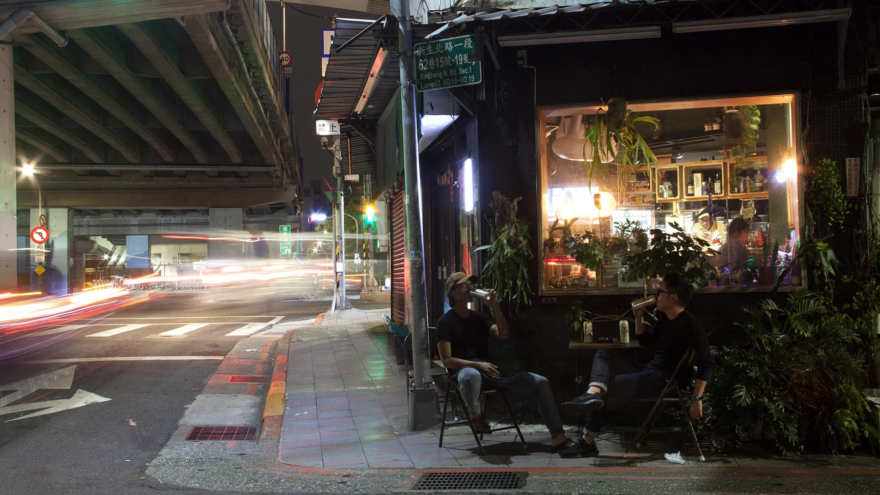 在 橋下大叔 找尋臺北宣洩的三角地帶硬派男子的深夜啤酒對談 秋刀魚サンマ