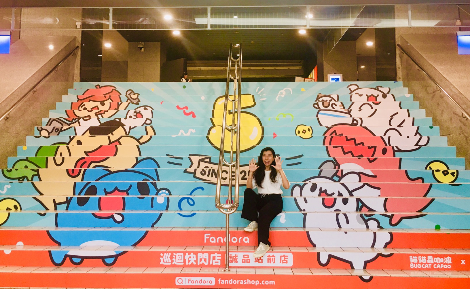 誠品生活站前店7月引進插畫商城Fandora主題快閃店,本次特別設置「貓貓蟲咖波」5周年拍照超萌景點,奶泡貓咖啡吧也將同步進駐,同場加映超人氣「白白日記」、「卡娜赫拉」等知.jpg