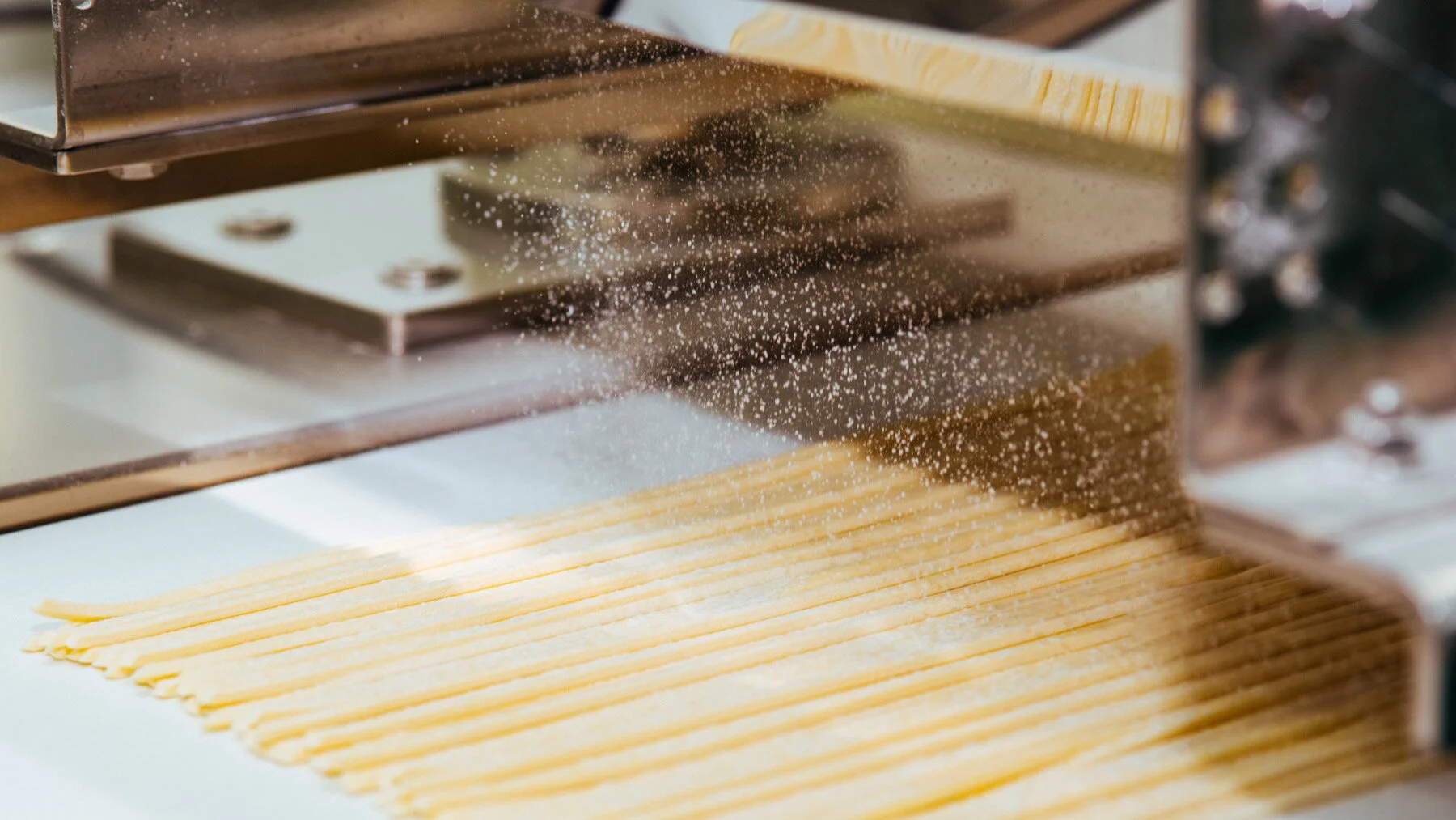 【台北拉麵】客製一球與湯頭完美契合的拉麵麵條　三河屋製麵