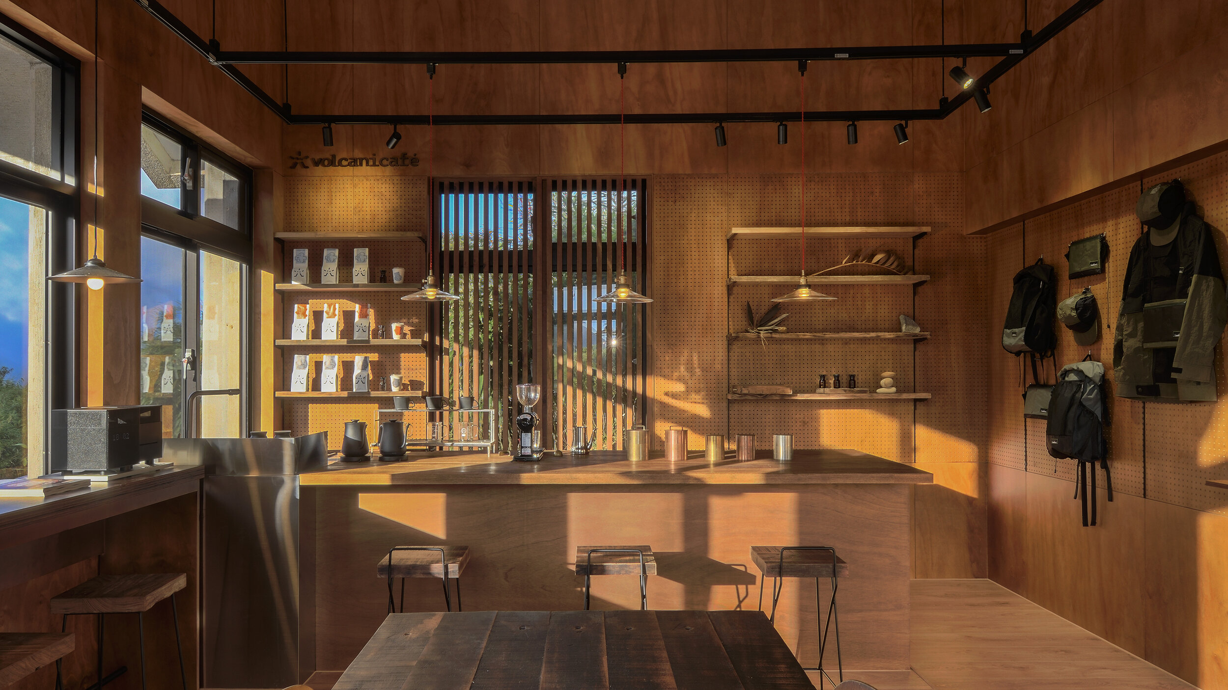 如果陽明山是一個設計品牌－－「陽明實驗山屋」融合山系商品、森系書屋及生態微型展的實驗小屋