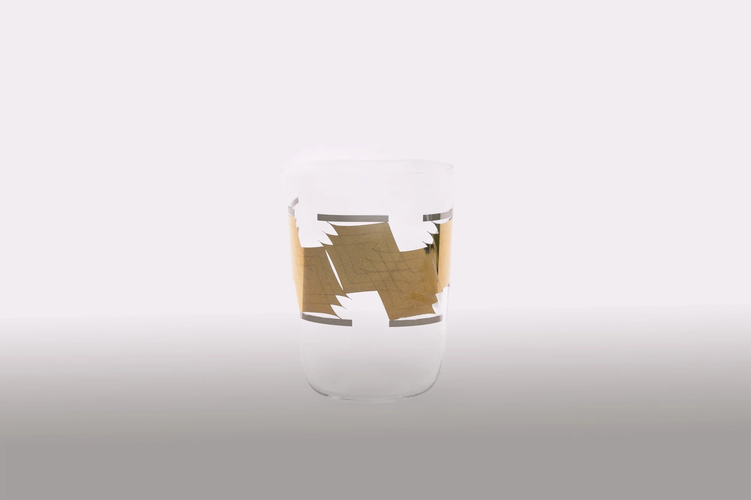 用一只杯子勾勒出風土的輪廓：何佳興的台味線條與文化造型工作