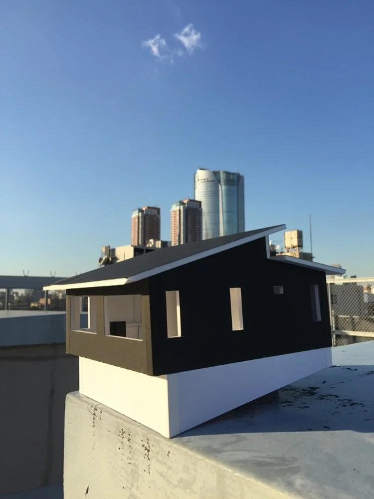 設計山中小屋時自製的模型。
