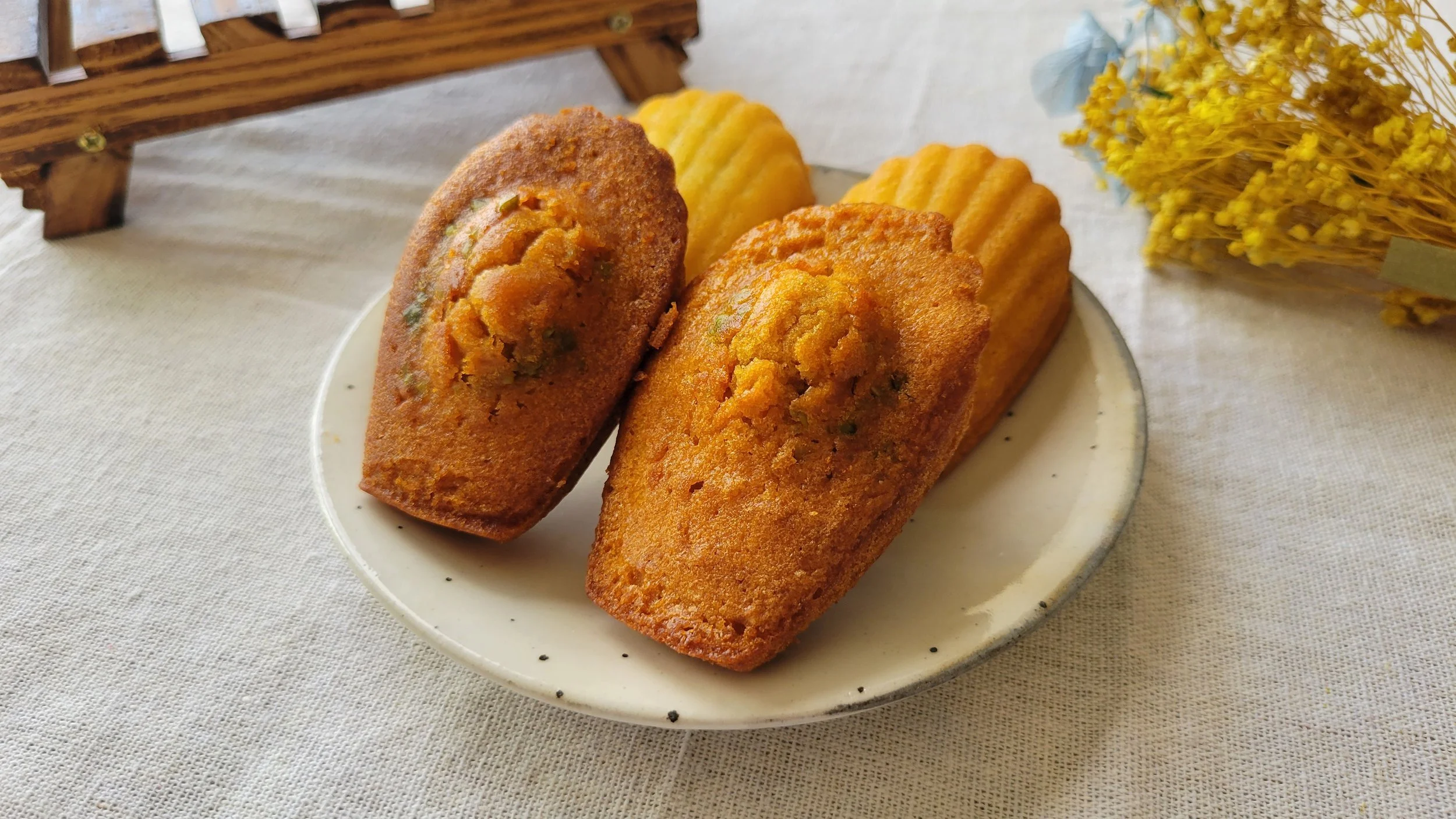 專訪芥川賞作者高瀨隼子《願能嚐到美味料理》由美食引路，勾勒人際互動的多面性