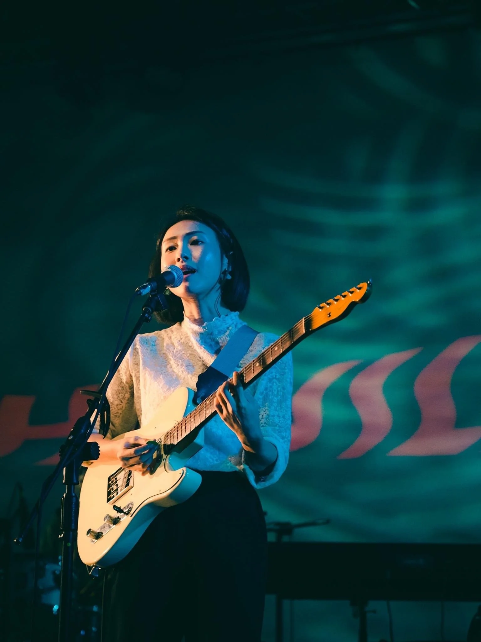 圖6. 3.22特邀「淺堤」樂團主唱依玲於誠品生活高雄大遠百店擔任派對主持人｜2025誠品青春博覽會.JPG