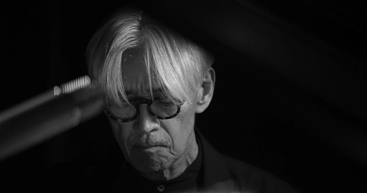 圖19. 《坂本龍一：OPUS》坂本龍一不僅親自參與選曲、編曲與錄音，更賣力演奏音樂生涯最經典的20首精彩曲目｜誠品電影院「2025 坂本龍一紀念特別放映」.jpg