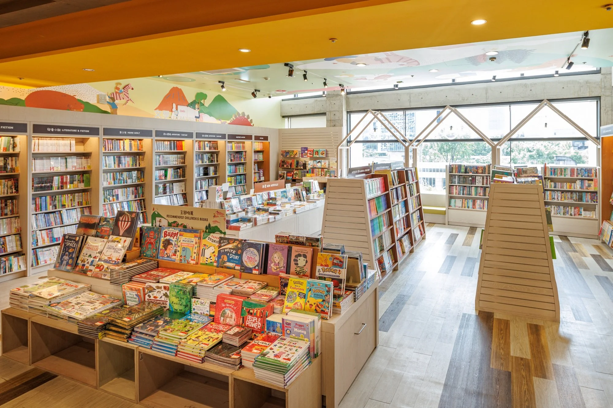 圖13. 全誠品最大兒童館一次擴增2千冊書籍並新增沿窗閱讀小屋， 邀請全家大小一同享受溫馨親子新天地｜誠品松菸24小時書店.JPG