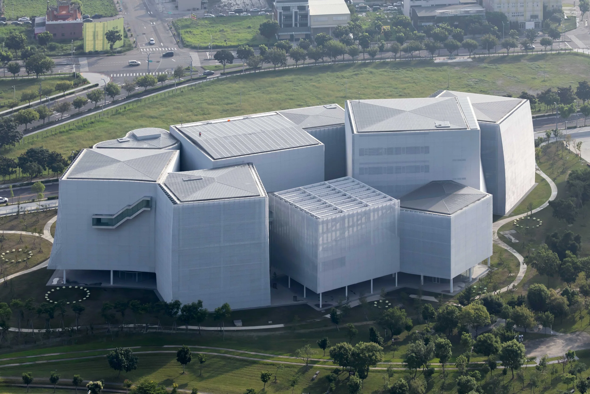 臺中綠美圖建築外觀空景。攝影：Iwan-Baan.jpg