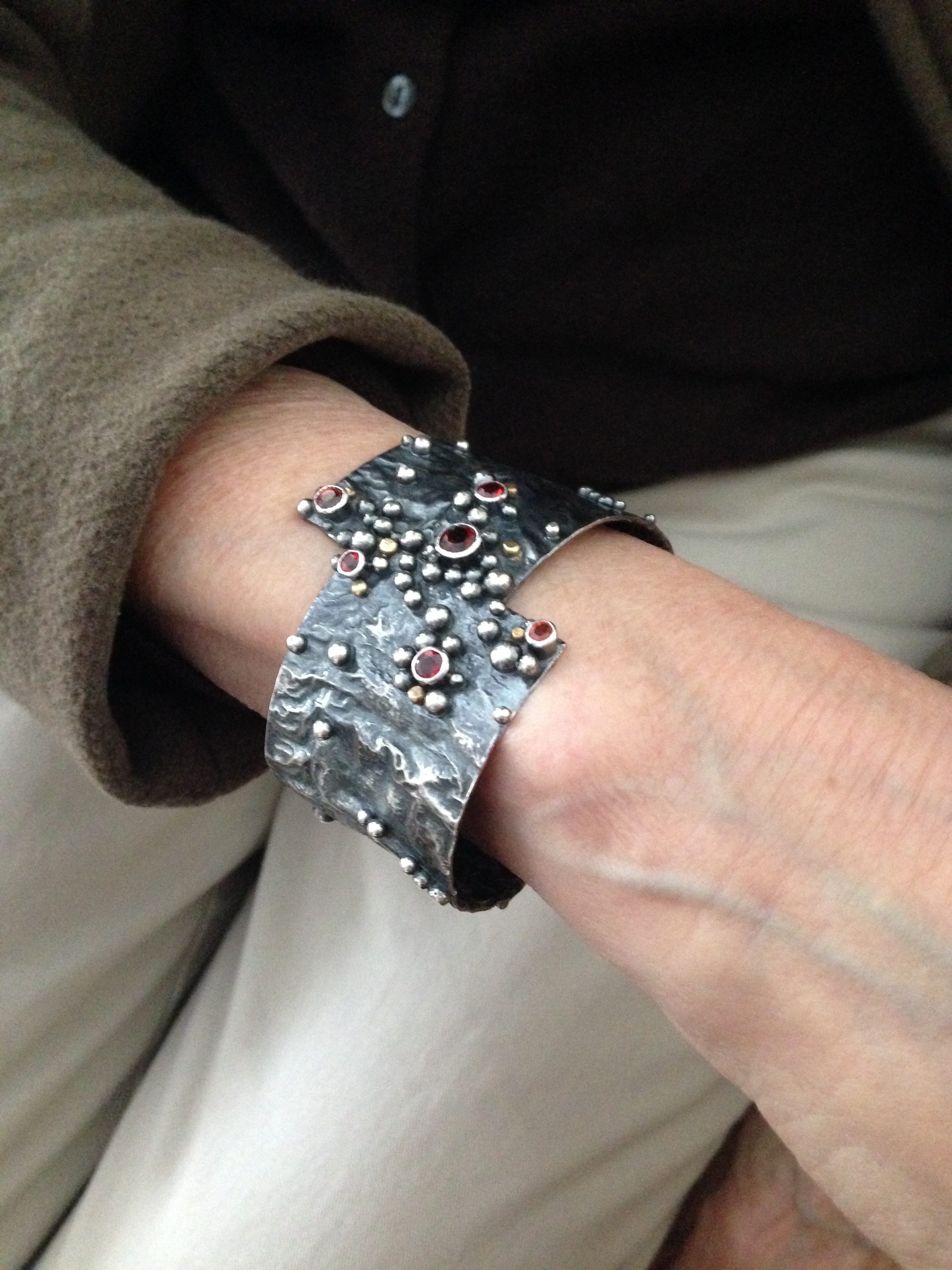 The beautiful wrist of Gladys who fell in love with this cuff bracelet and celebrated her retirement with it.