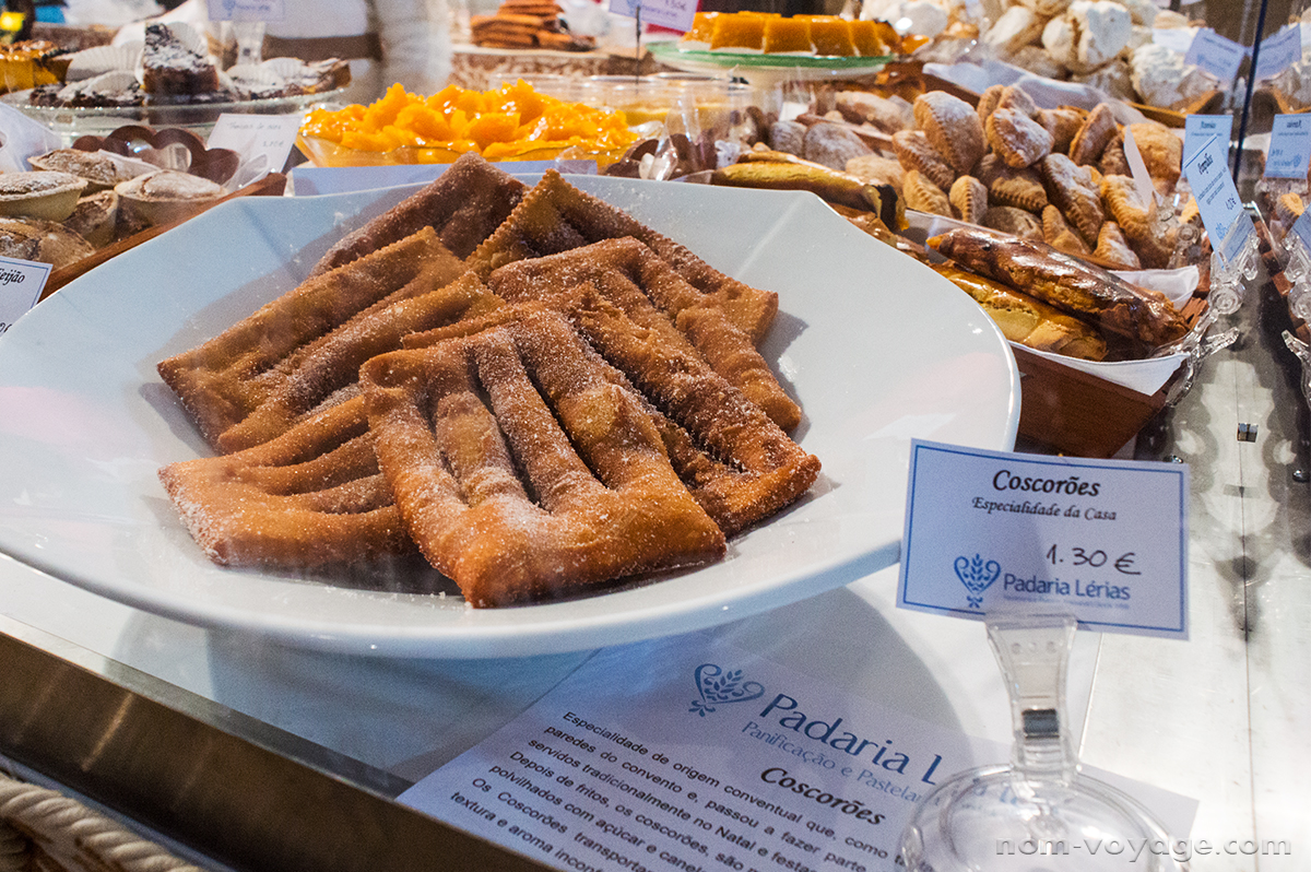 Coscorões: classic fried dough covered in sugar