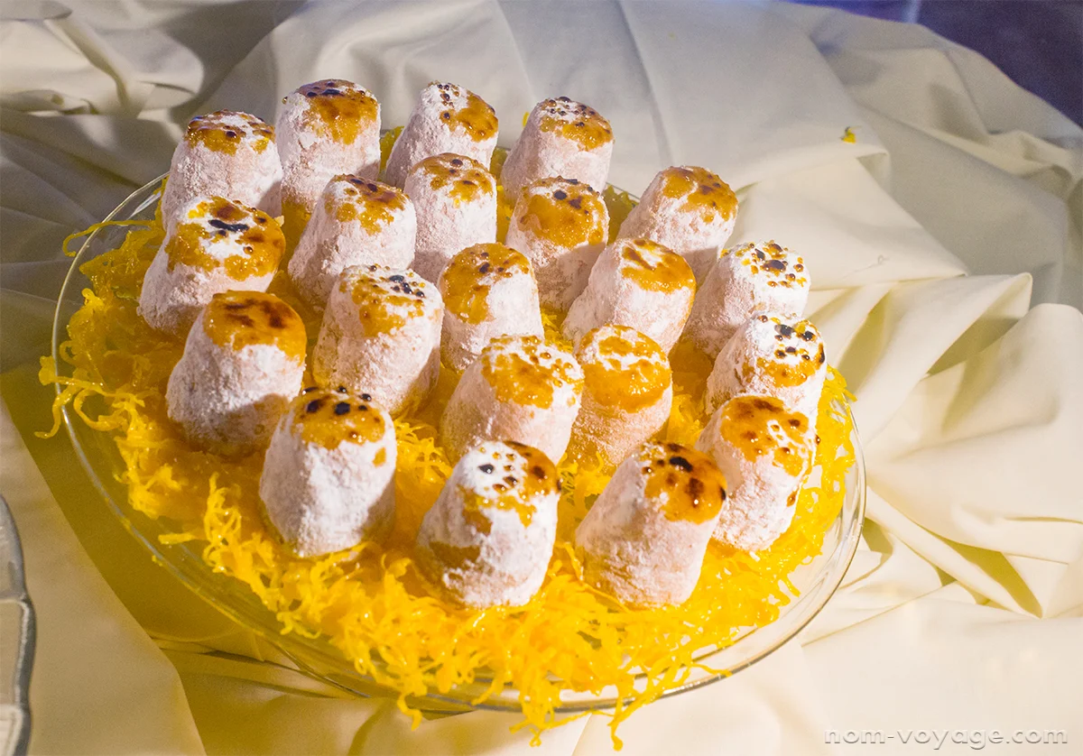 These won a Best in Show award. I'm going to have to admit they weren't my favorite and were more sugary than anything else. 