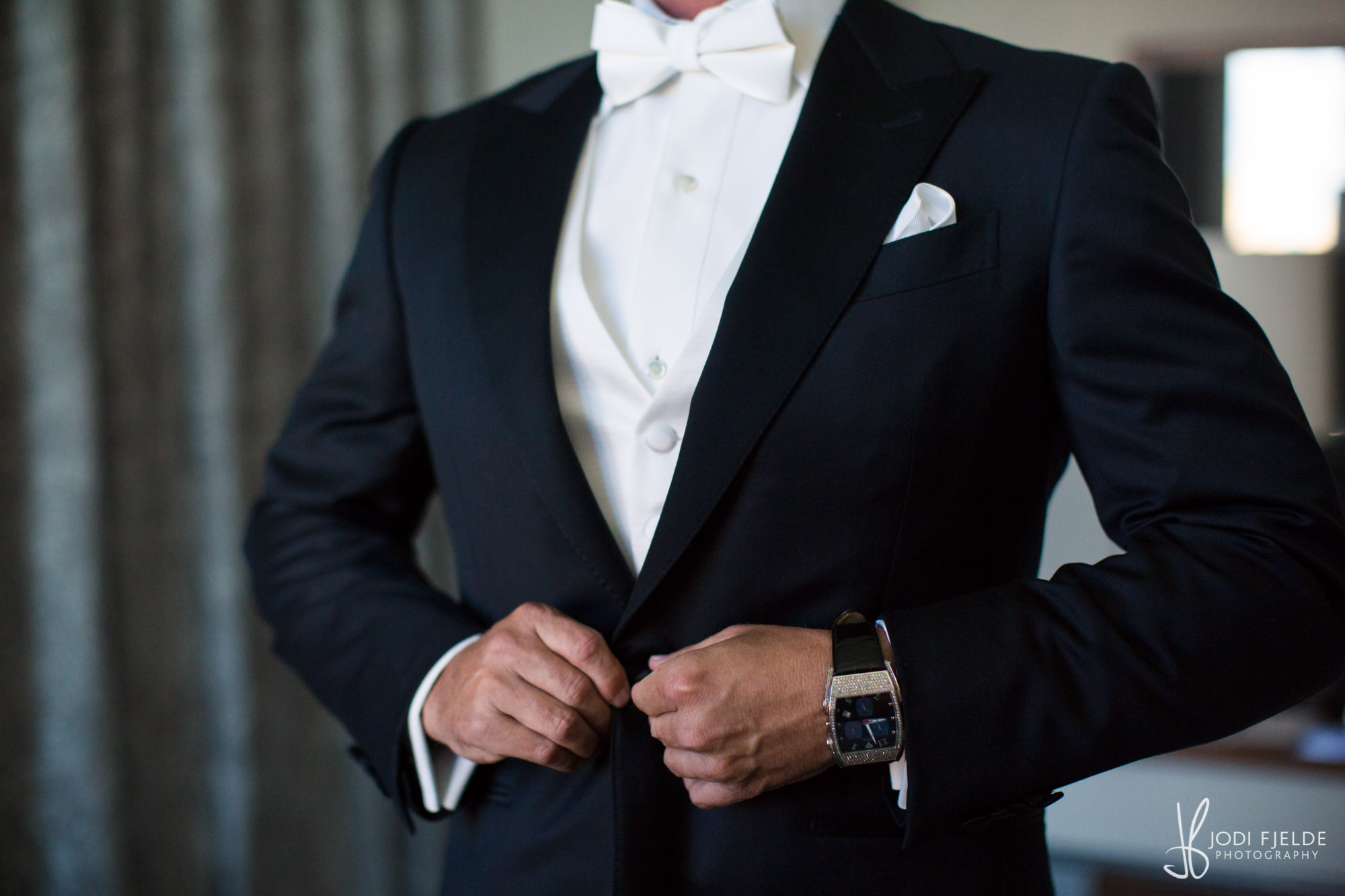 0009GROOM-PREP-HILTON-PALM-BEACH.jpg