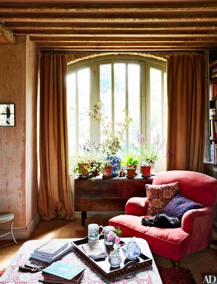 Nobody does cozy like the Brits. A good book, a cup of tea, a comfortable chair and a cat by the window... that's all you need.