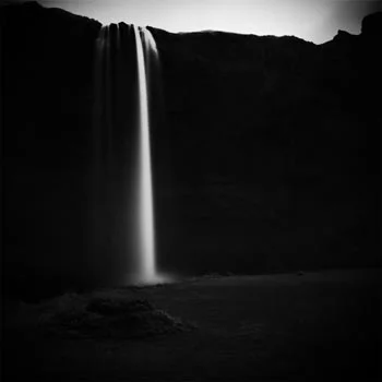 2.2_Seljalandsfoss_waterfall.jpg