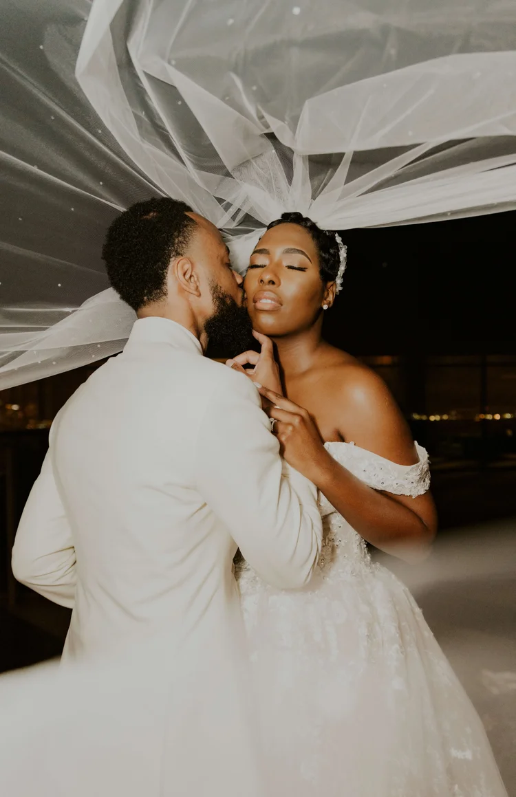 Shaq kisses Amanda beneath her veil at Hudson House