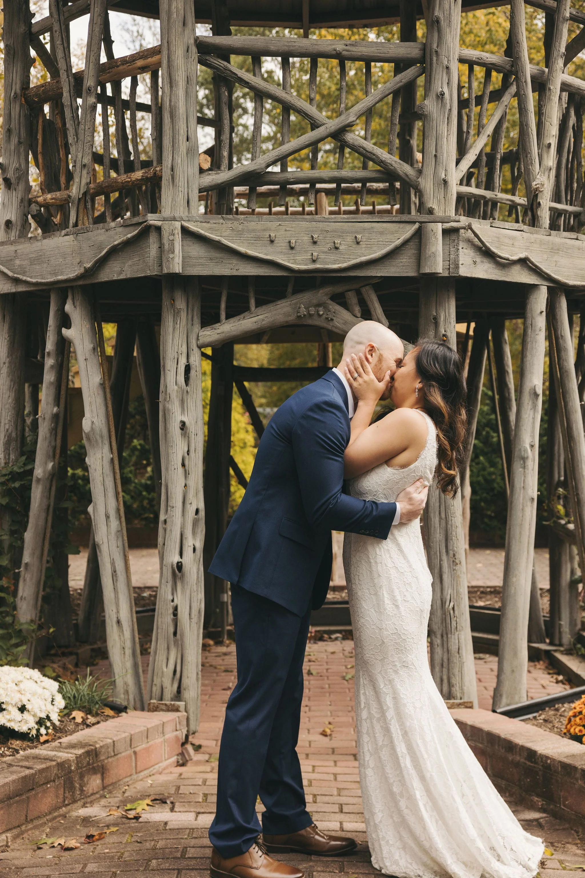 new-jersey-wedding-couple-kissing-rustic-gazebo.jpg