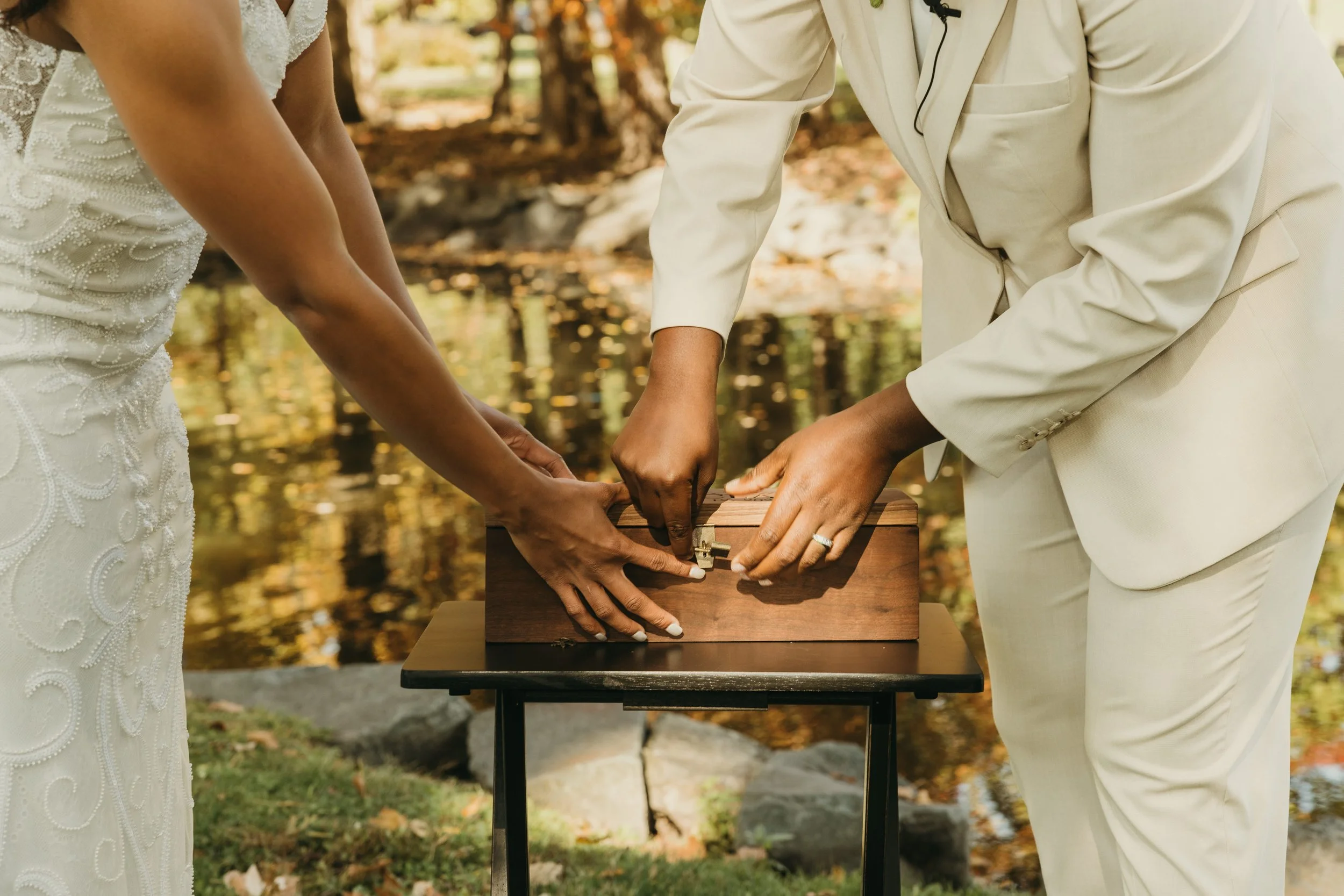 jaide-amiaya-closing-wine-box-ritual-mindowaskin-park-elopement.jpg