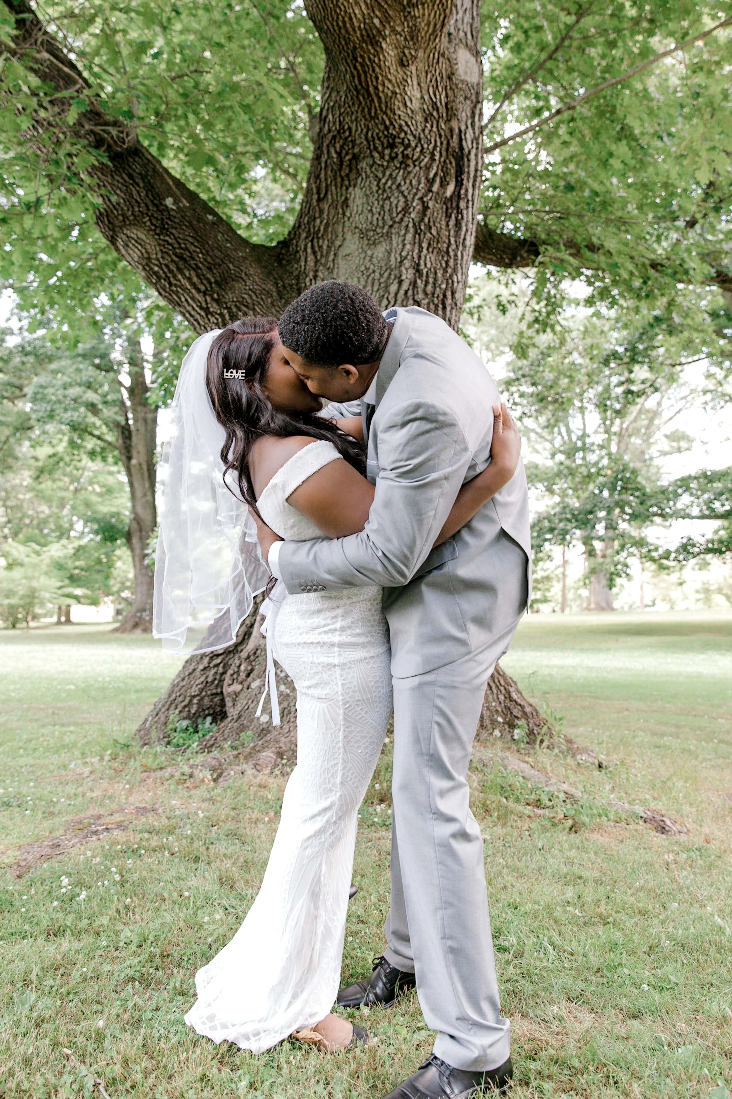 Newly married couple kissing during a Morris County elopement