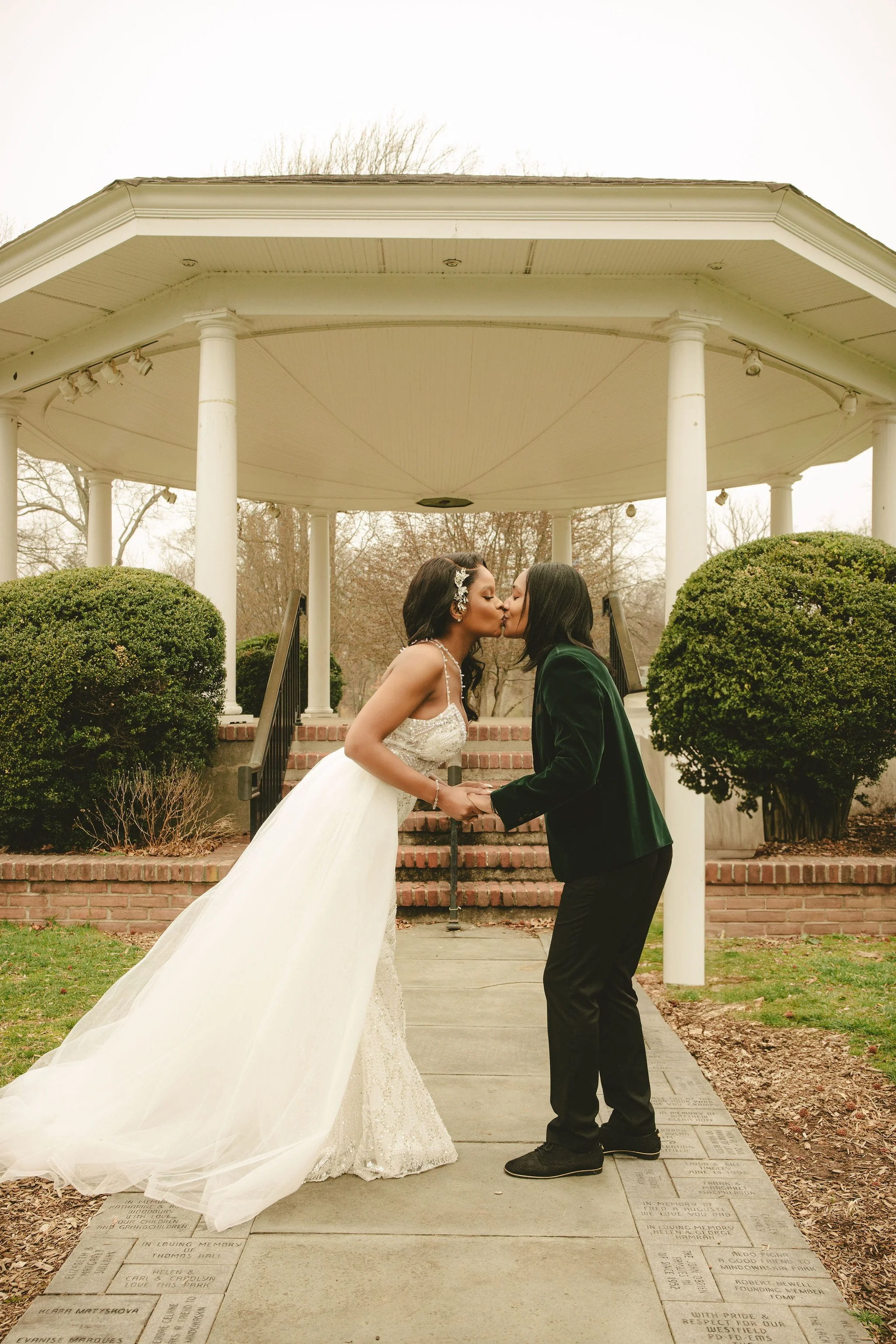 mindowaskin-park-gazebo-first-kiss-tiffany-ro.jpg.jpg