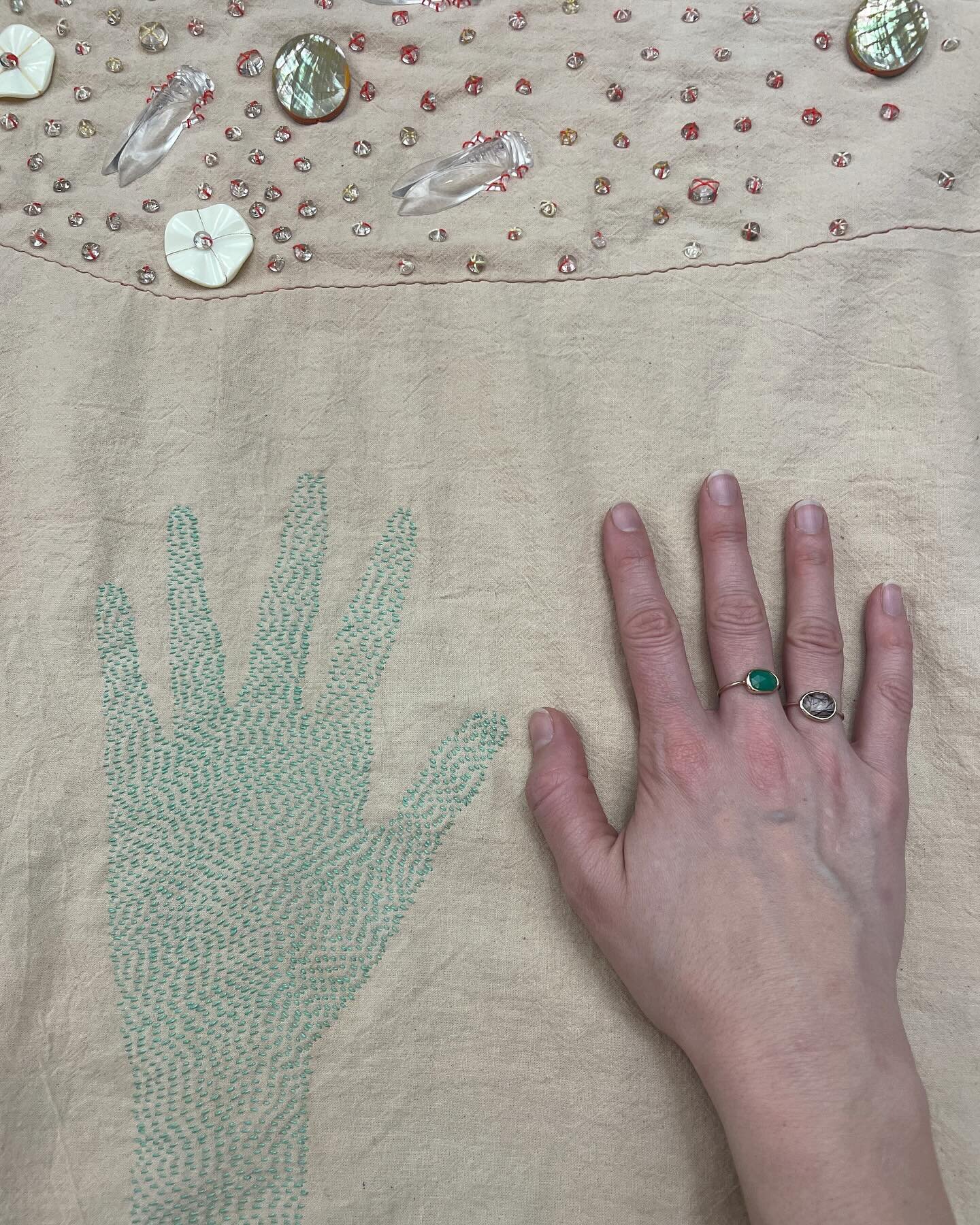 I embroidered my hand with running stitch!
💙
This #DiaryQuilt is about my time teaching in France, and its echoes now as I complete the work. #HPFAL Finish-Along with me this month!
🪰
Cicada beads from my flea market visit with @rebecca.devaney!