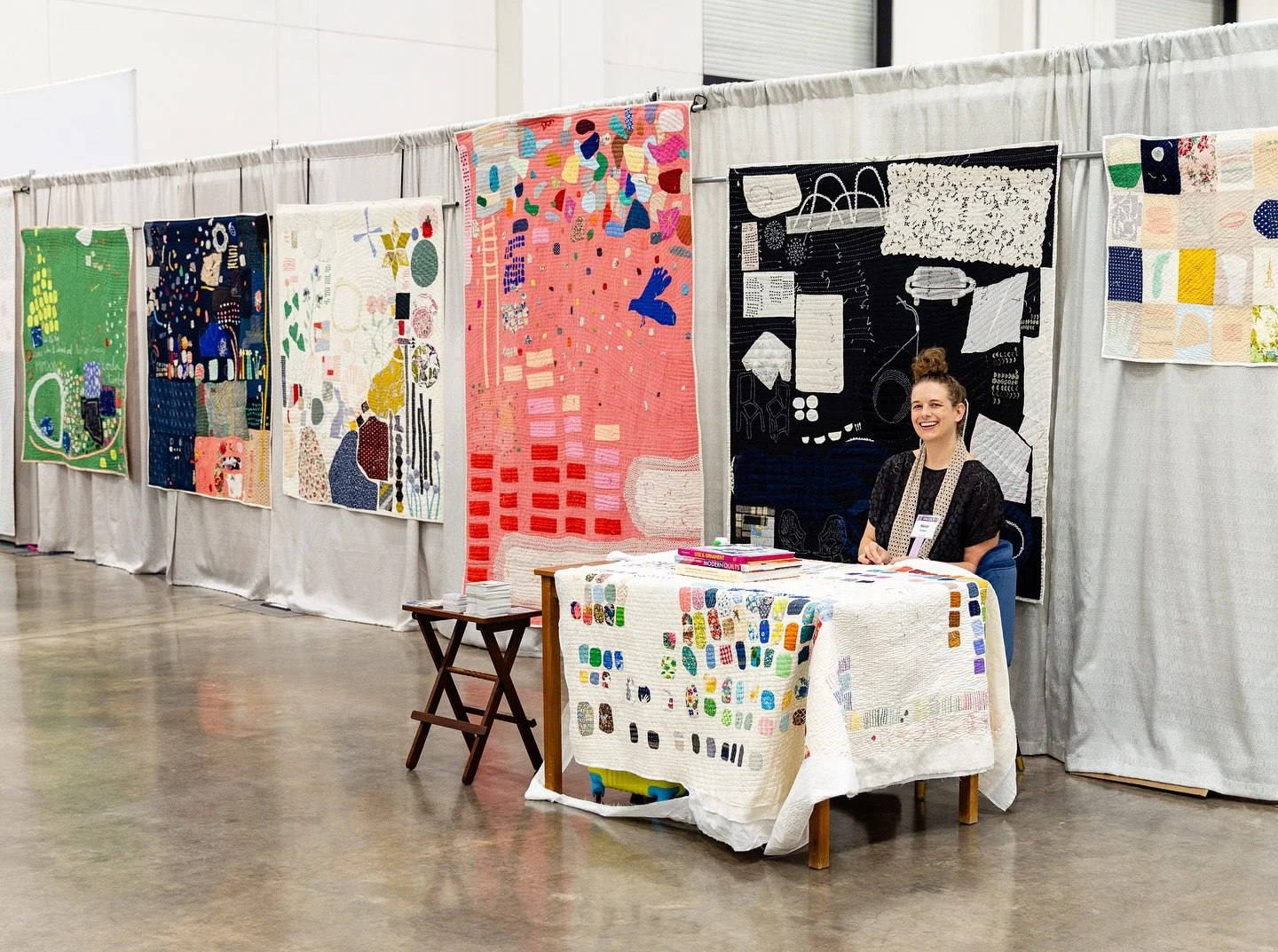 @jeffparkesphoto documented me at the @wiquiltshow TODAY!!! I&rsquo;m teaching Hand Yoga each morning, and am exhibiting in this beautiful show through Saturday. 

It was awesome having my mom &amp; brother visit, swipe through to see us!

#Quilt #Qu