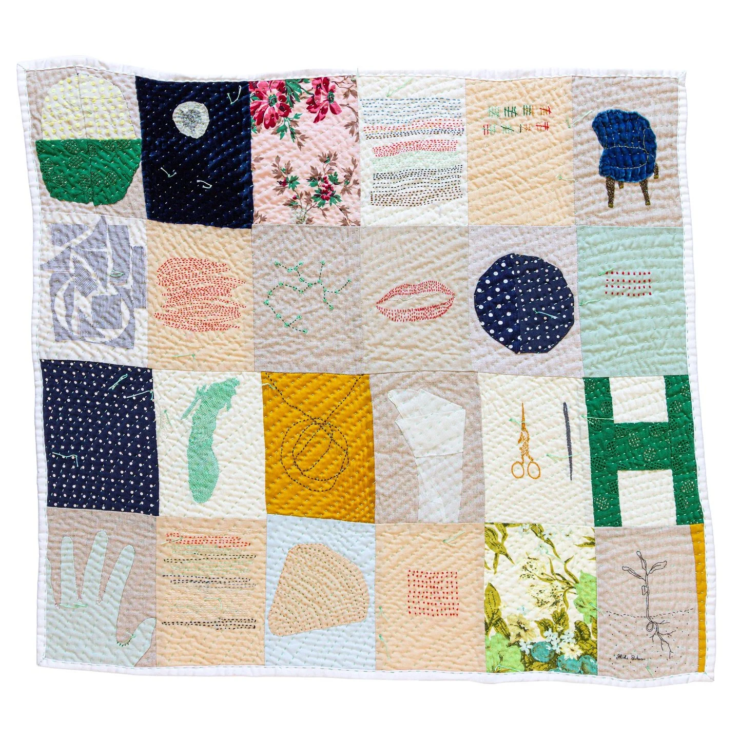 I&rsquo;m excited to finally have a great photo of my love Letter quilt to share!!!📸 I created this prompt-based pattern for @creativebug, and it&rsquo;s been so special to see the brilliant variations of it made &amp; shared with #loveletterquilt ?