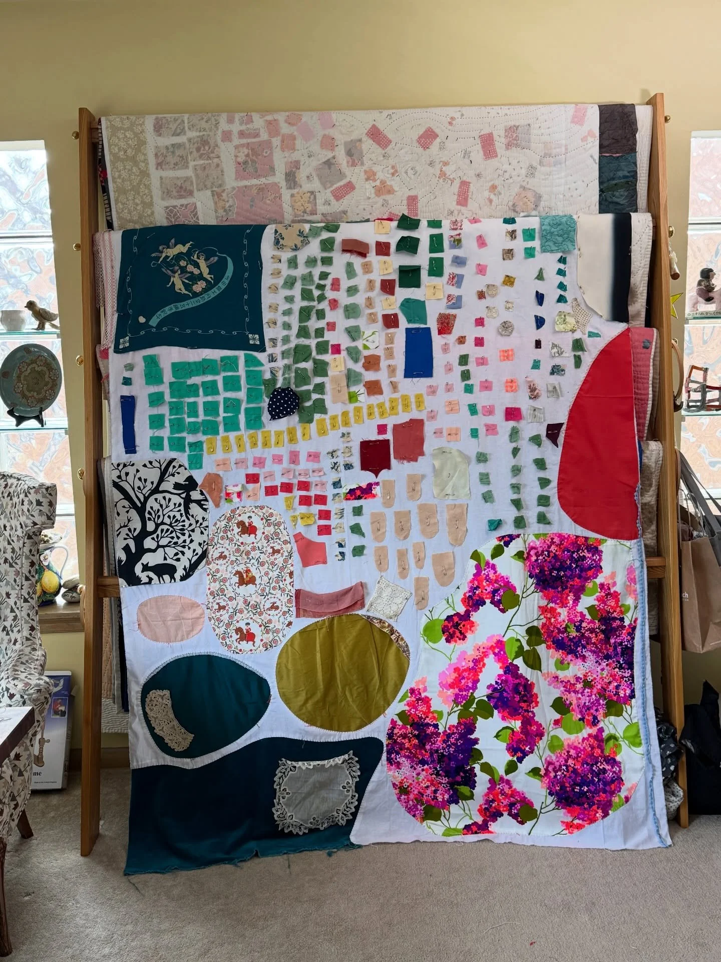 One of my current quilts in progress: Abundance Study no. 5 🪡🧵 It&rsquo;s so close to being ready to quilt that I&rsquo;m amazed I haven&rsquo;t shared progress photos yet. I began it in June. This series is inspired by @ingridfetell&rsquo;s book J