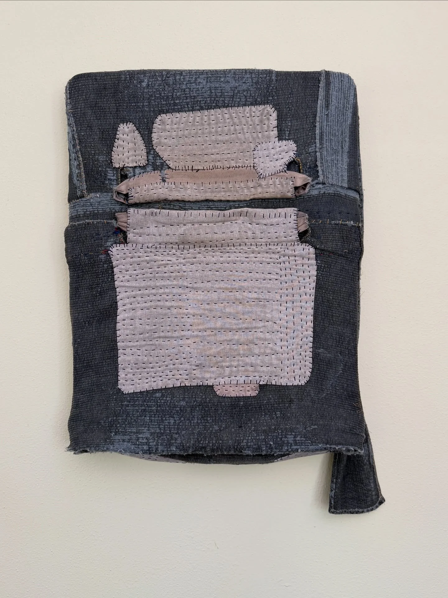 I made this stretched-canvas-style art from my purse! Swipe to see me mending it back in 2022. I&rsquo;m so excited with the energy behind my new on-demand online mending class, link in bio. 🧵🪡
Also, I&rsquo;m preparing for a new exhibition at @art