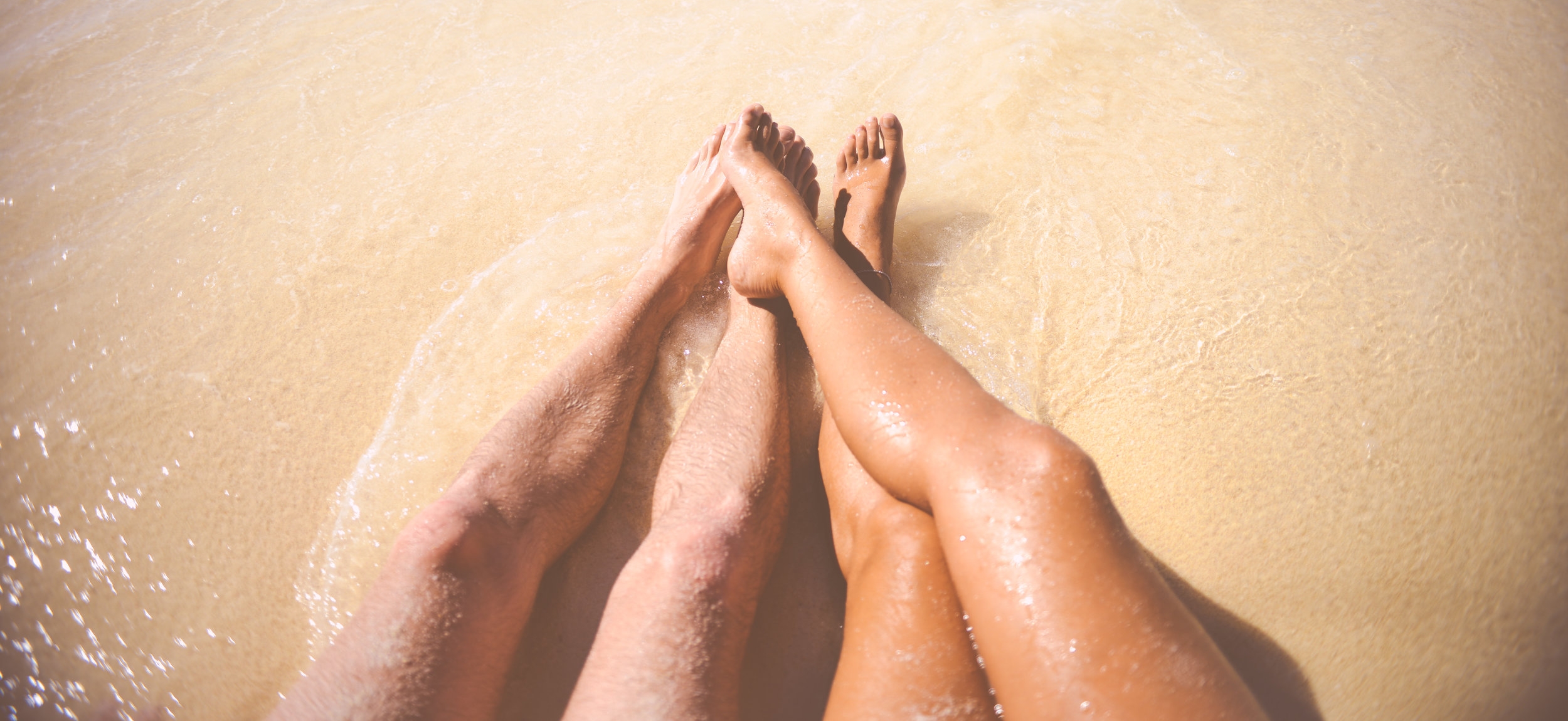 sea-beach-vacation-couple.jpg