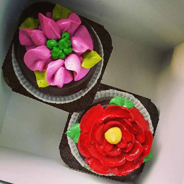 Beautiful chocolate with buttercream flowers. A tasty treat to go with today's Birthday Massage!
