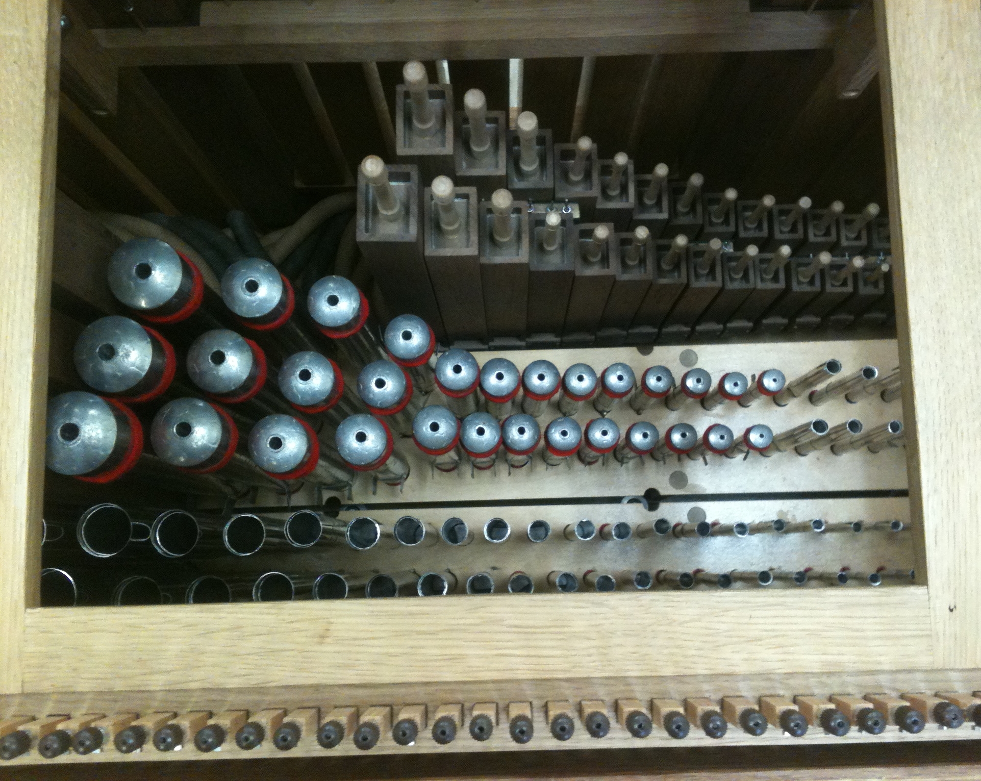Opus 36: Interior pipework