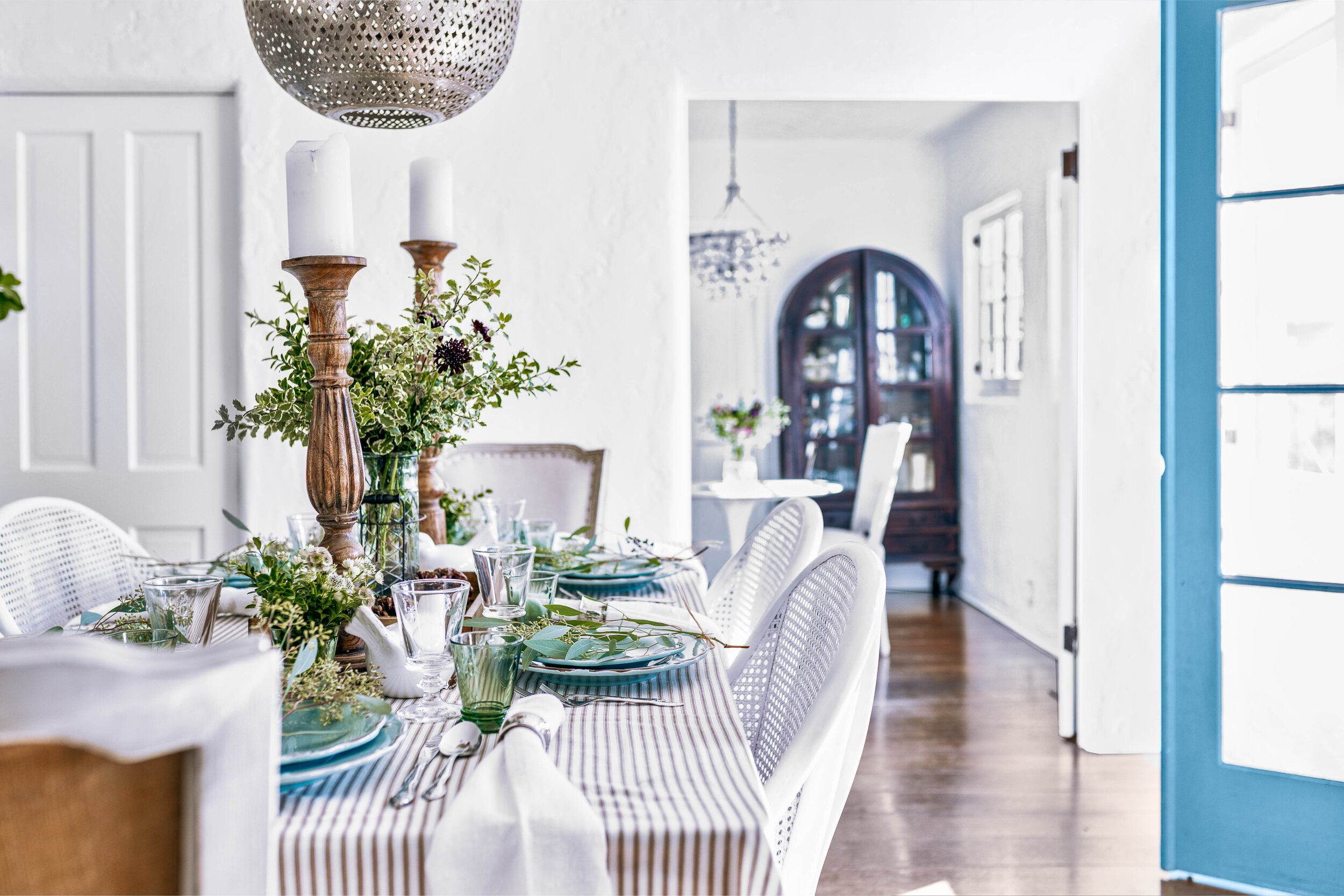 neutral-tone-table-setting-white-dining-room