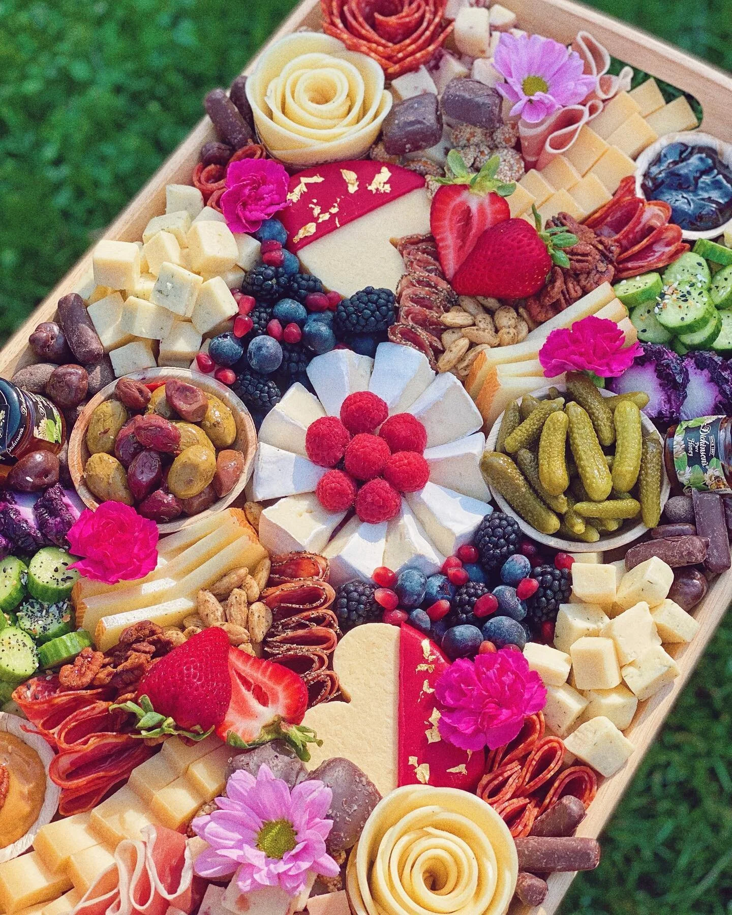 🧀🫒🌸🫐💕

#recess #charcuterieboard #charcuterie #wedding #love #indy #smallbusiness #spring #indyfoodscene