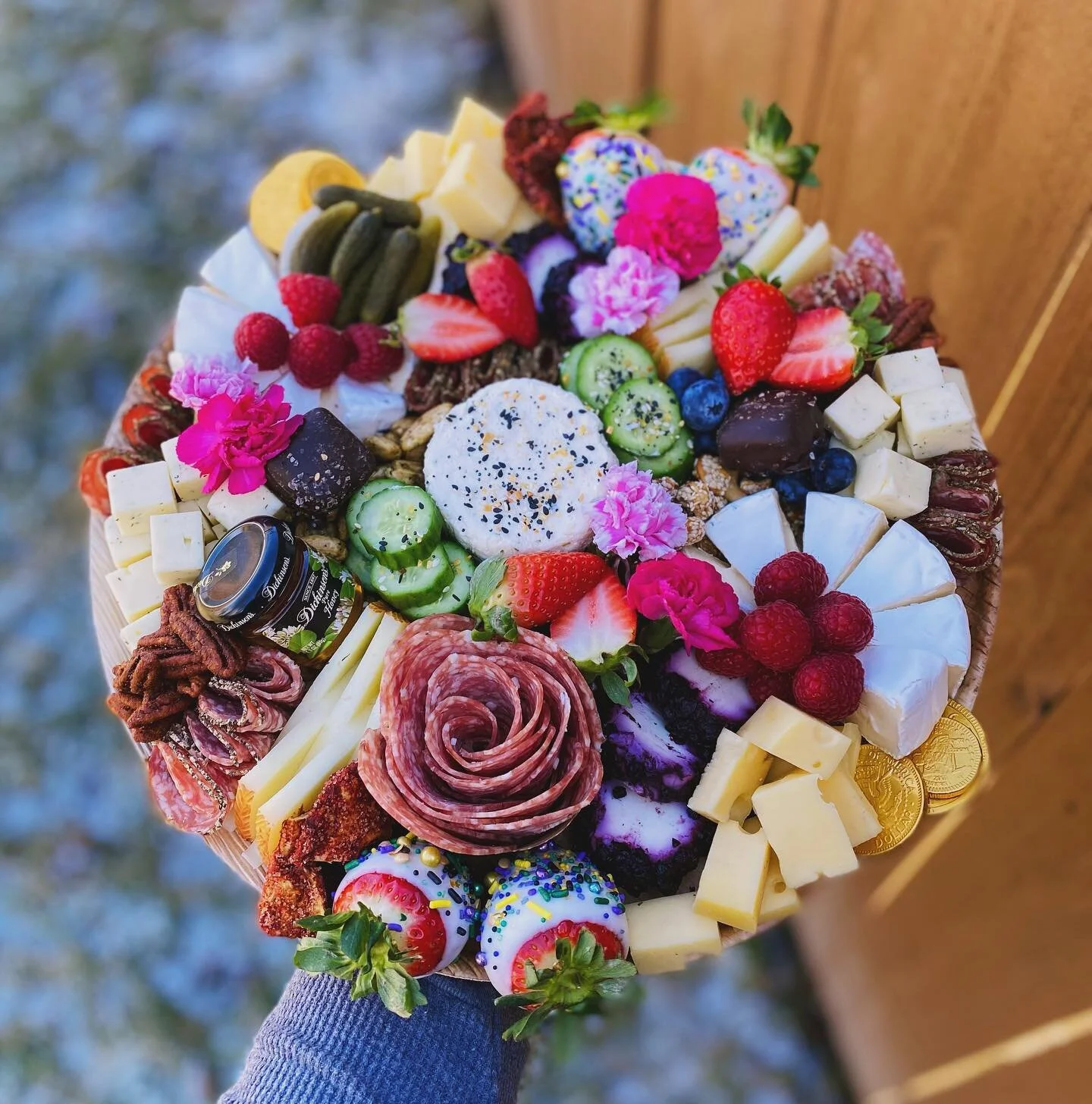 Will trade cheese for beads. 
Happy Mardi Gras 

#mardigras #recess #smallbusiness #indyfluencer #indyeats