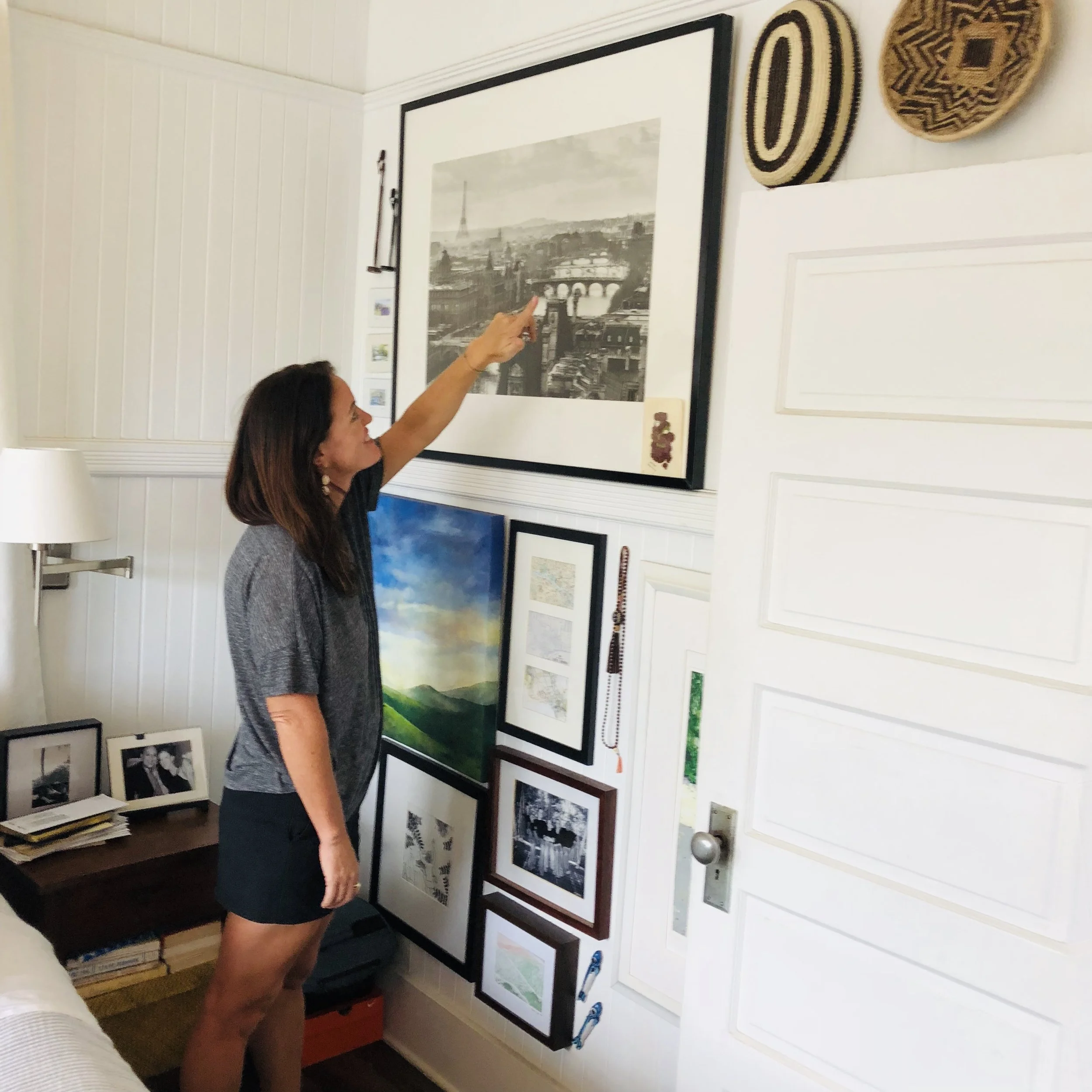How to hang a gallery wall! - Click here!