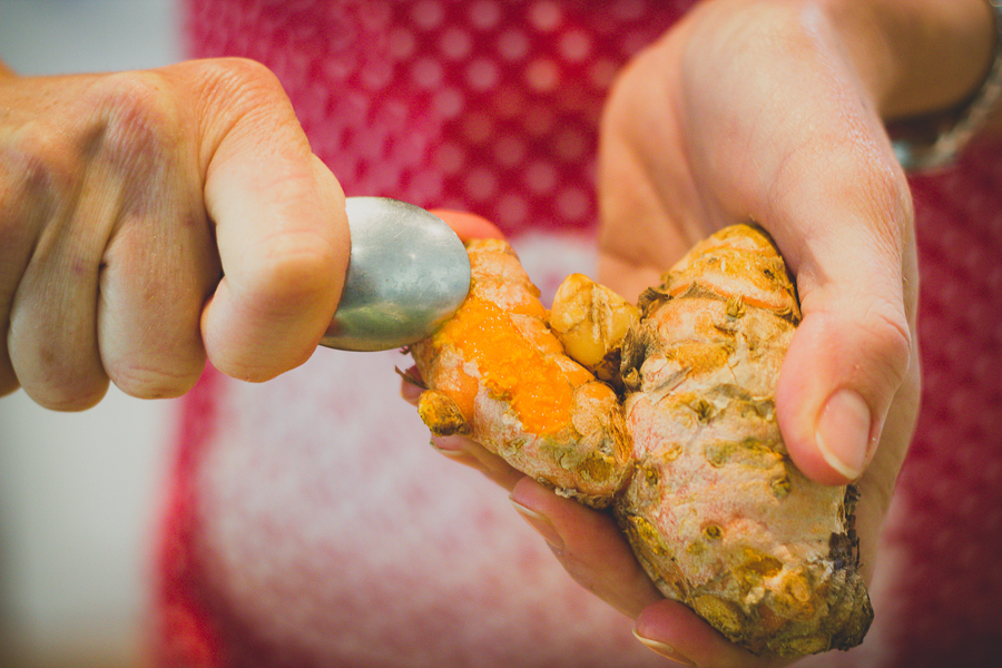 Peeling Ginger and Turmeric a kitchen shortcut ....