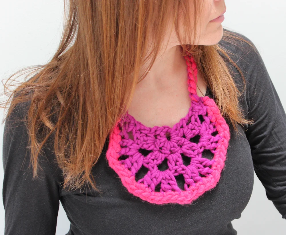 free crochet pattern | fuchsia statement necklace
