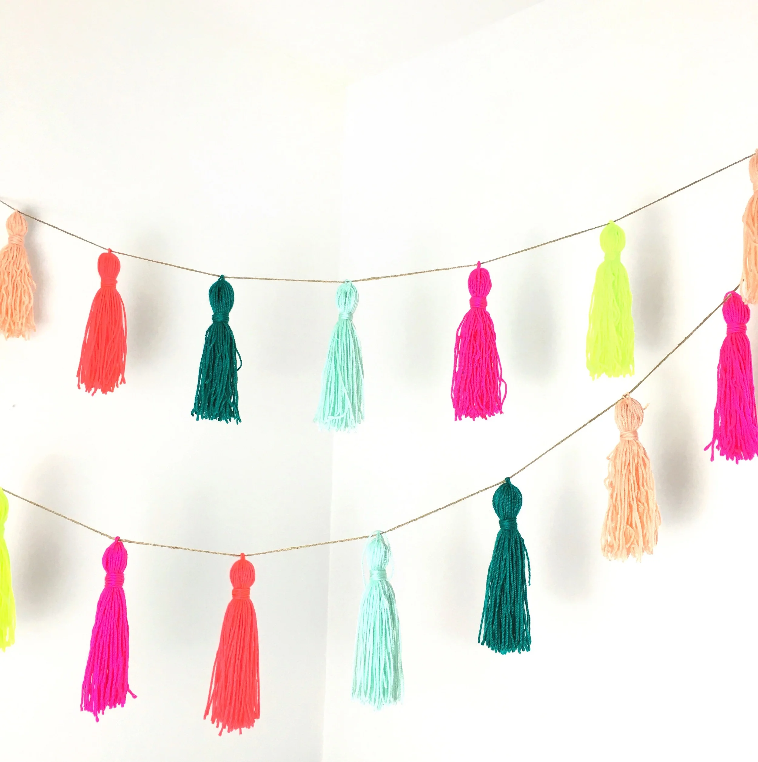how to make a yarn tassel garland