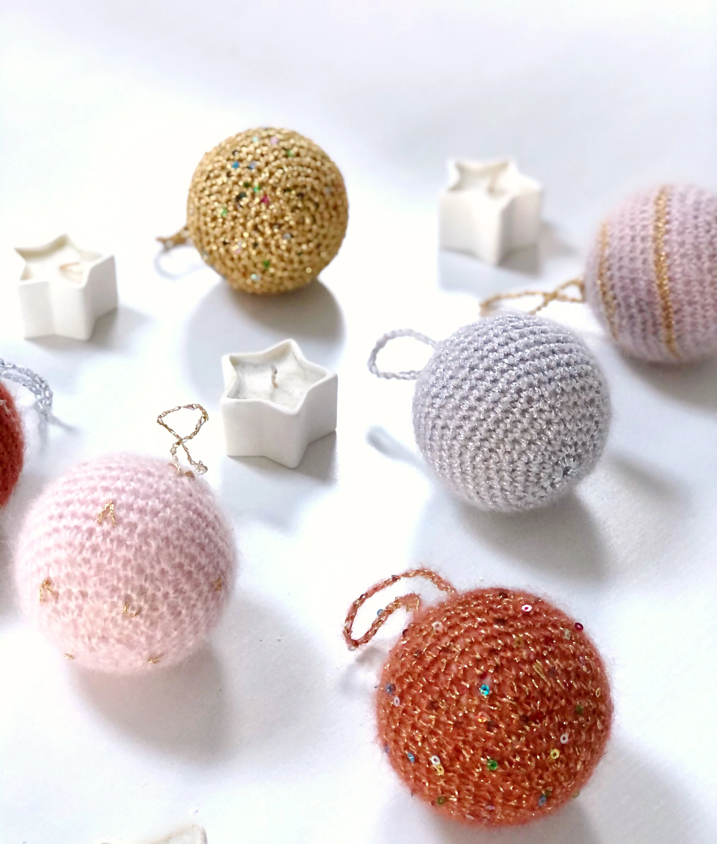 free pattern | fluffy baubles
