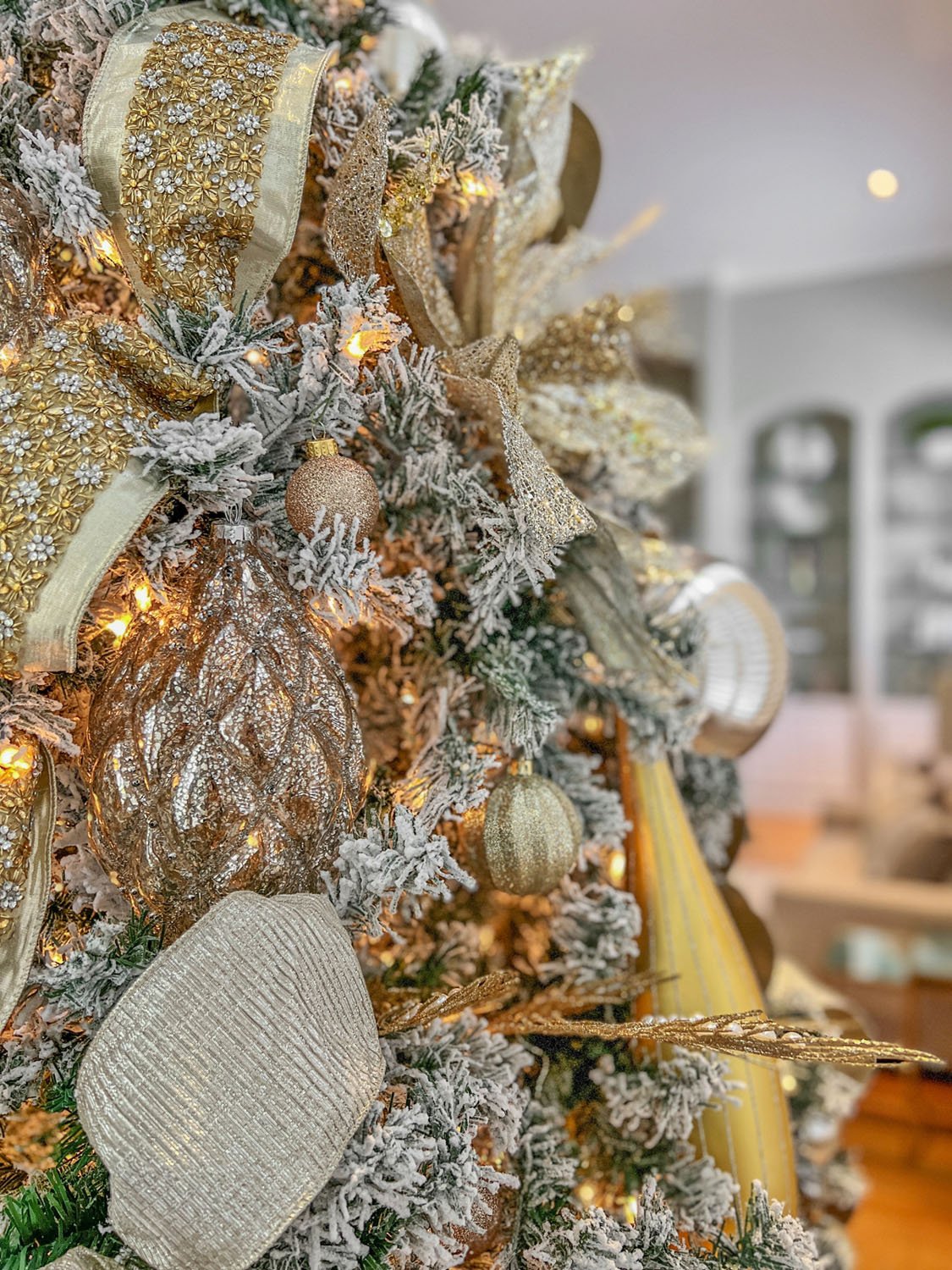 Christmas Tree Decor — Glam Dapper