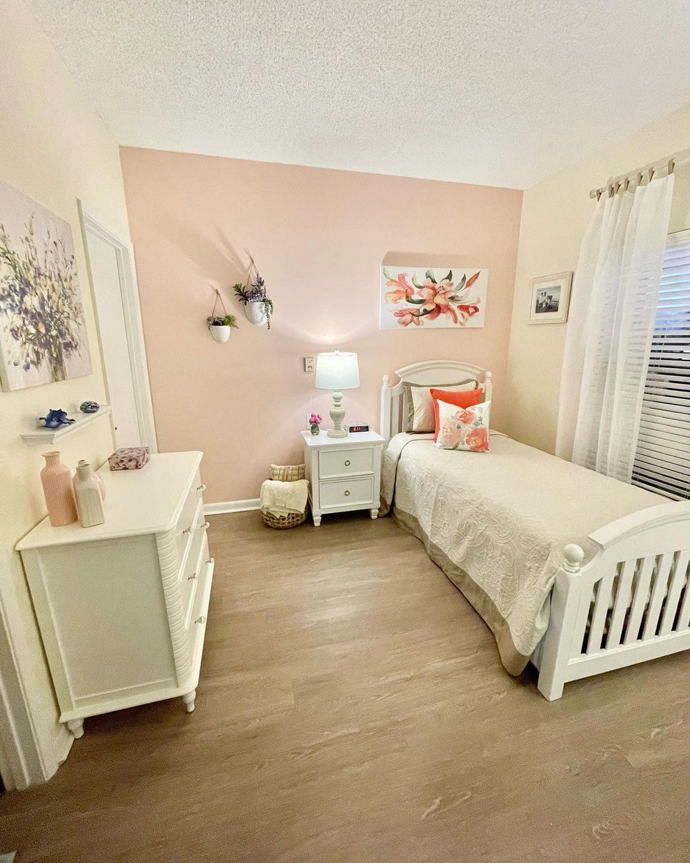 brookdale-resident-suzanne's-room-after-captiva-design-make-it-mine-series-transformation.jpg