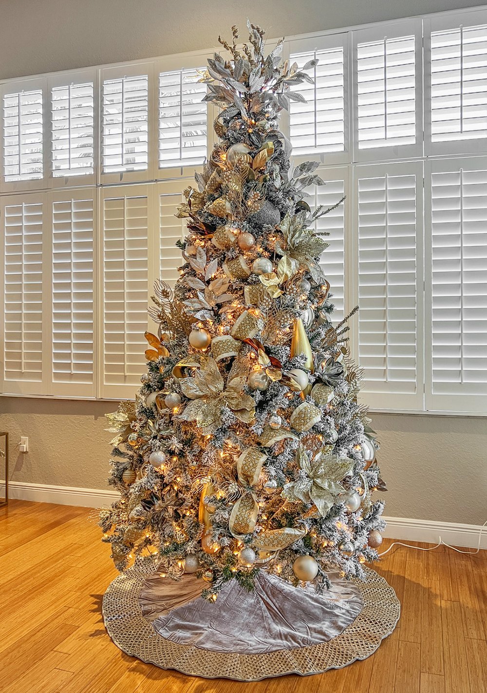 davie-christmas-tree-metallic-gold-silver-decorated-by-bridget-king-captiva-design-blog.jpg