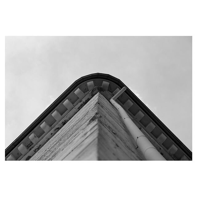 Hochbunker | Palmerstr. 9 | Hamburg.
.
.
.
.
. 
#architecture #lines #geometry #pattern #structure #bw #bnw #blackandwhite #brutalistarchitecture #brutalist #brutalism #concrete #concretejungle #cement #bunker #hochbunker #hamburg #hh #bunkerarchitec