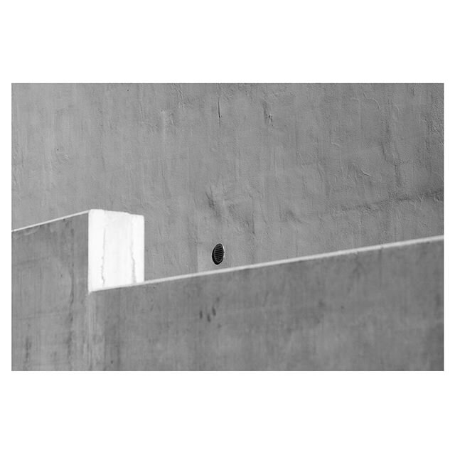 Hochbunker | Bebraer Str. 10 | Frankfurt.
.
.
.
.
.
#architecture #geometry #pattern #structure #bw #bnw #blackandwhite #brutalistarchitecture #brutalist #brutalism #concrete #concretejungle #bunker #hochbunker #frankfurt #ffm #fechenheim #bunkerarch