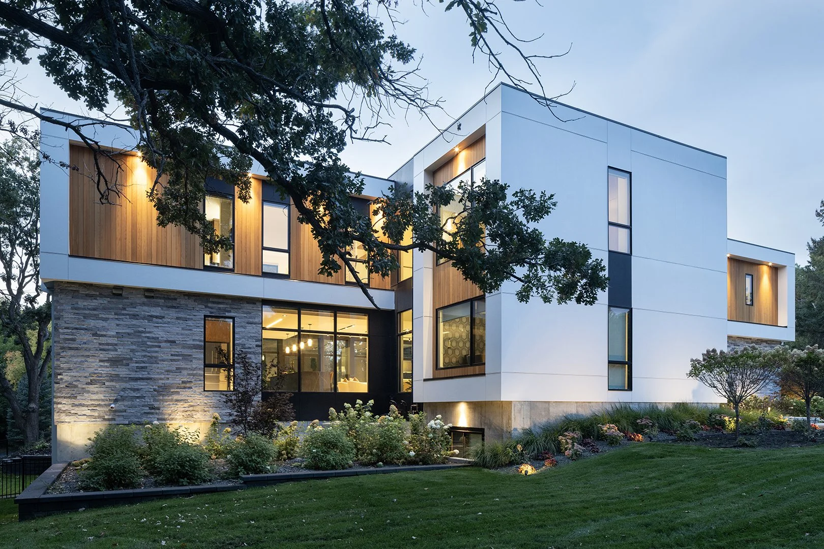 230921_12550 Beach Cir_432.jpg