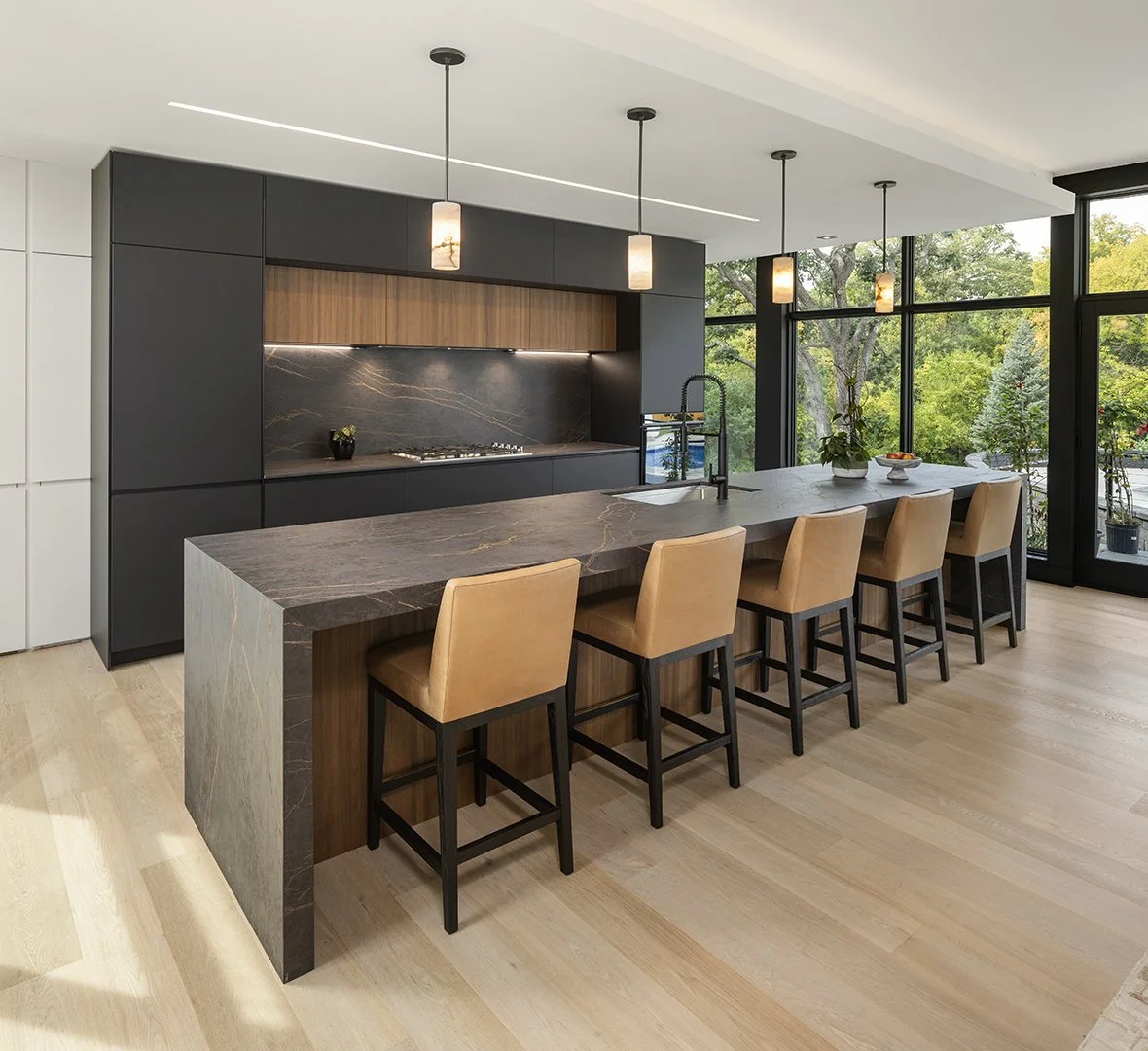 230921_12550 Beach Cir_098.jpg