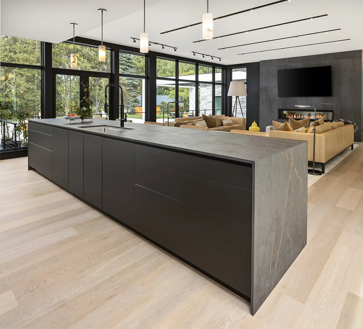 230921_12550 Beach Cir_126_1.jpg