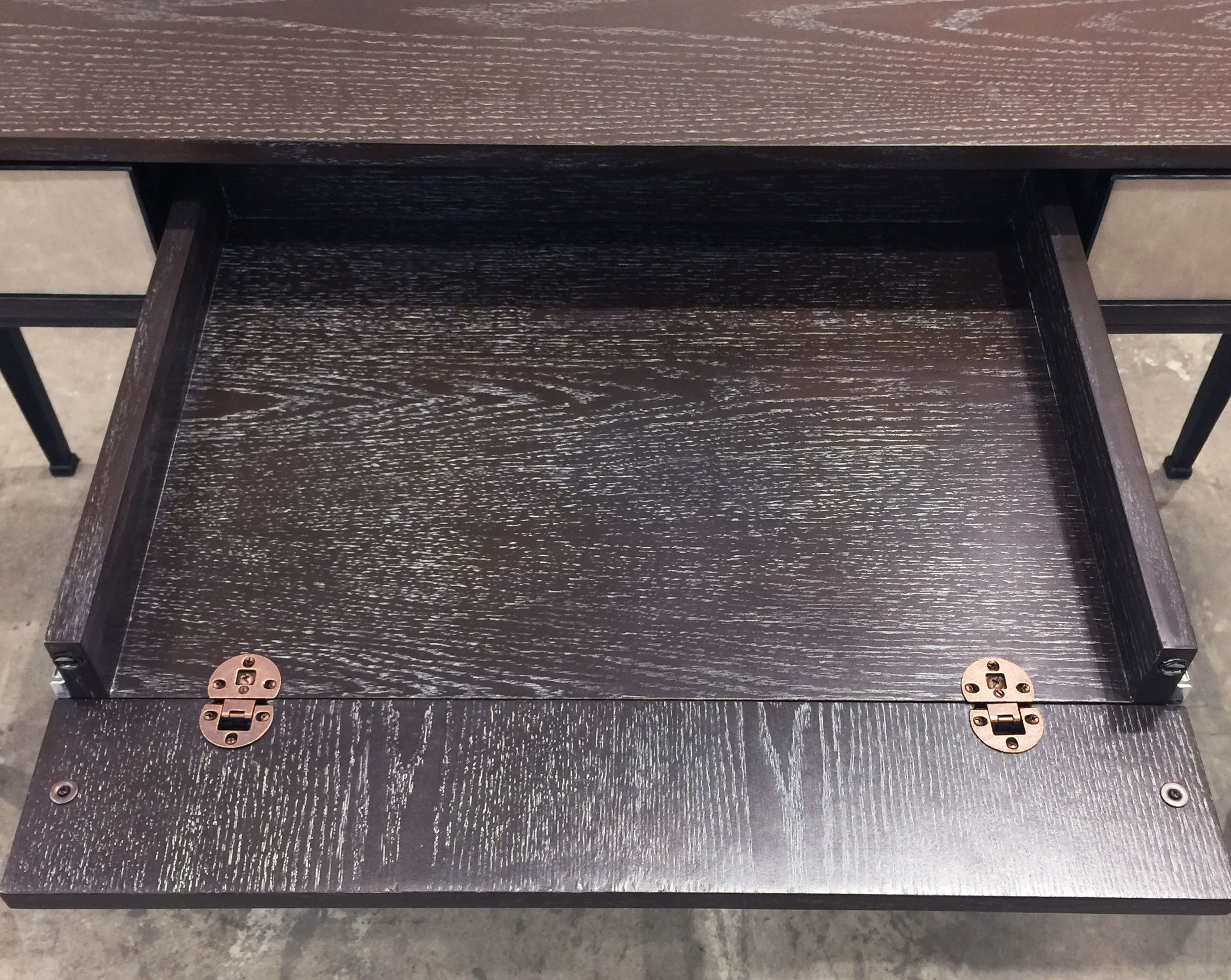 ercole_desk_milano_leather_pearl_chocolatecharruse_56x18x32_d1.jpg