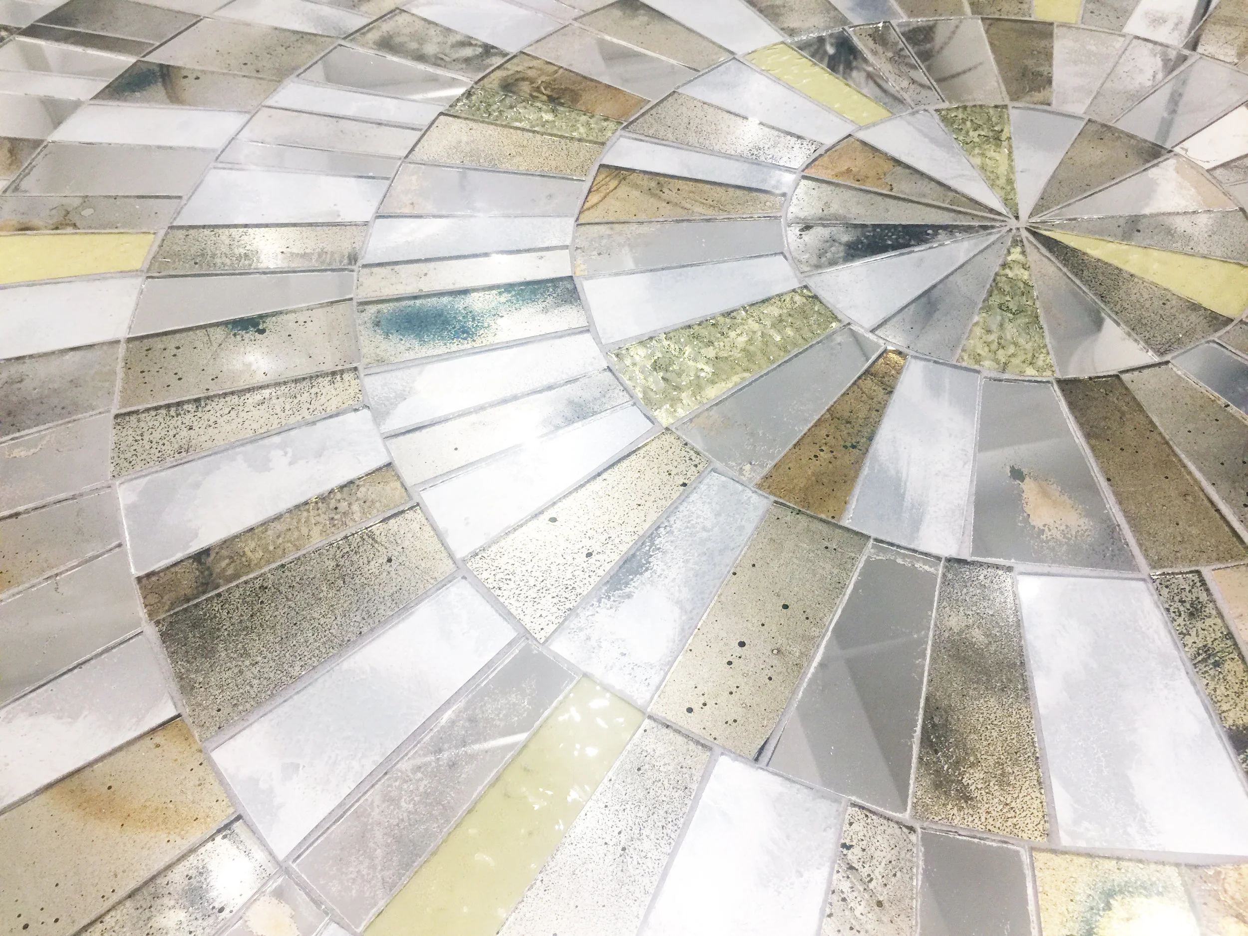 ercole_sunbursttable_54dx18h_detail.jpg
