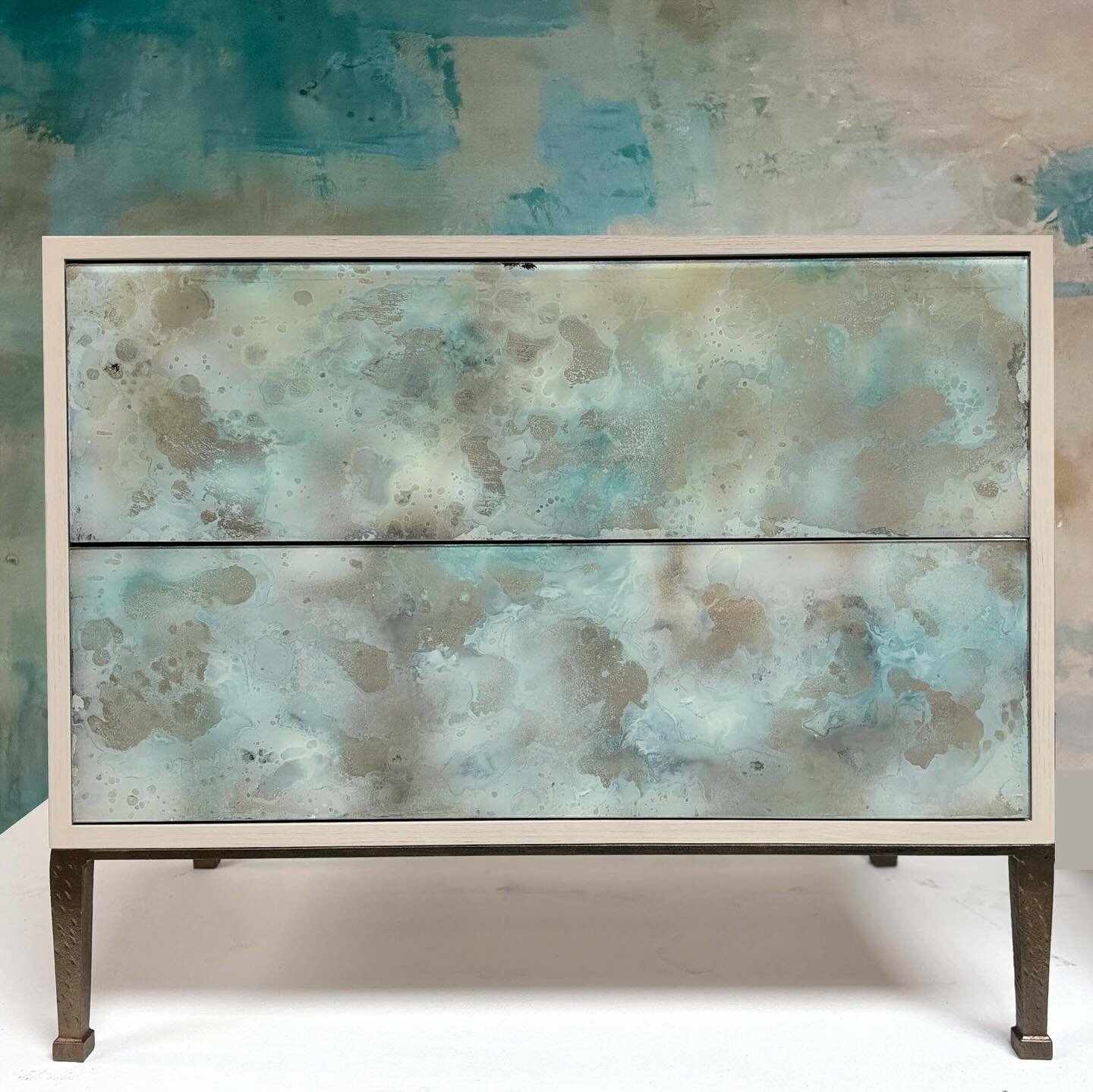 Wishing a Happy Easter 🐇 from everyone at Ercole Home! 🐰We&rsquo;re getting ready for springtime&rsquo;s blue skies with this pair of Two Drawer Nightstands, with a Milano metal base, Rift Oak in a painted Champagne finish, and drawerfronts covered